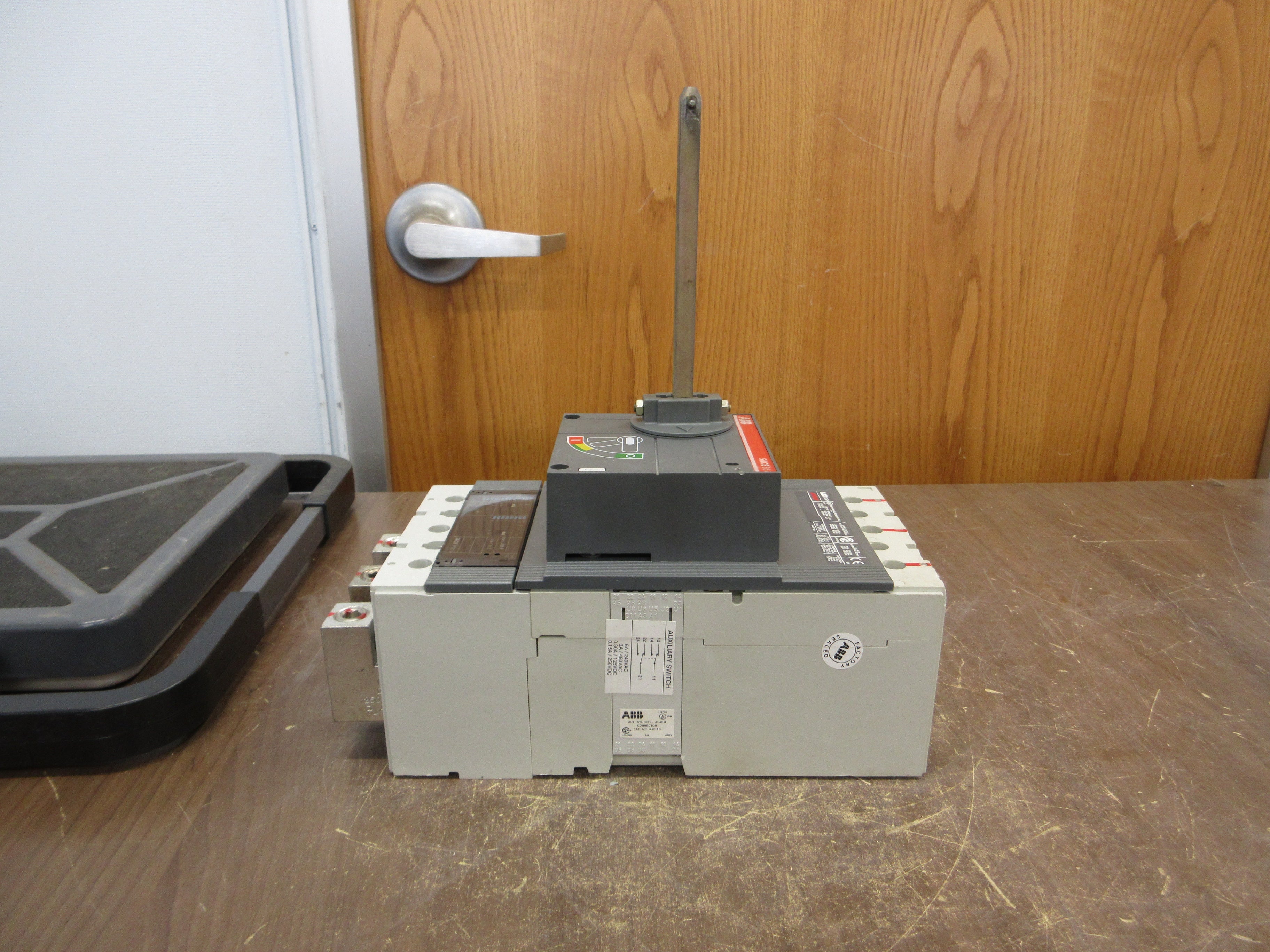 ABB SACE S5H Breaker Disconnect S5H-PR211 400A 600V 3P w/ Aux Switch *No Handle*