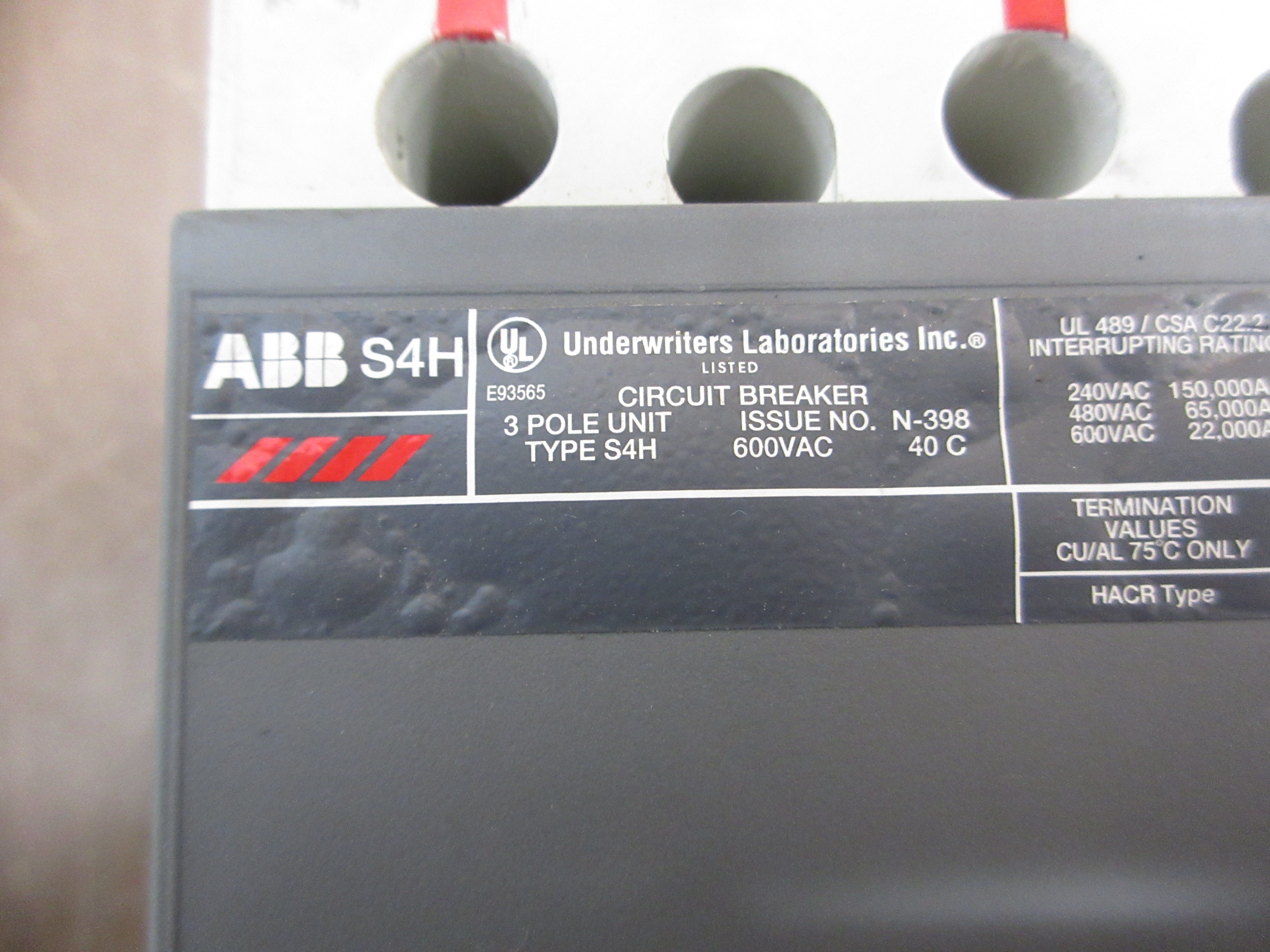 ABB SACE S4H Breaker Disconnect S4H-PR211 250A Trip 3P 600V w/ Aux Switch Used