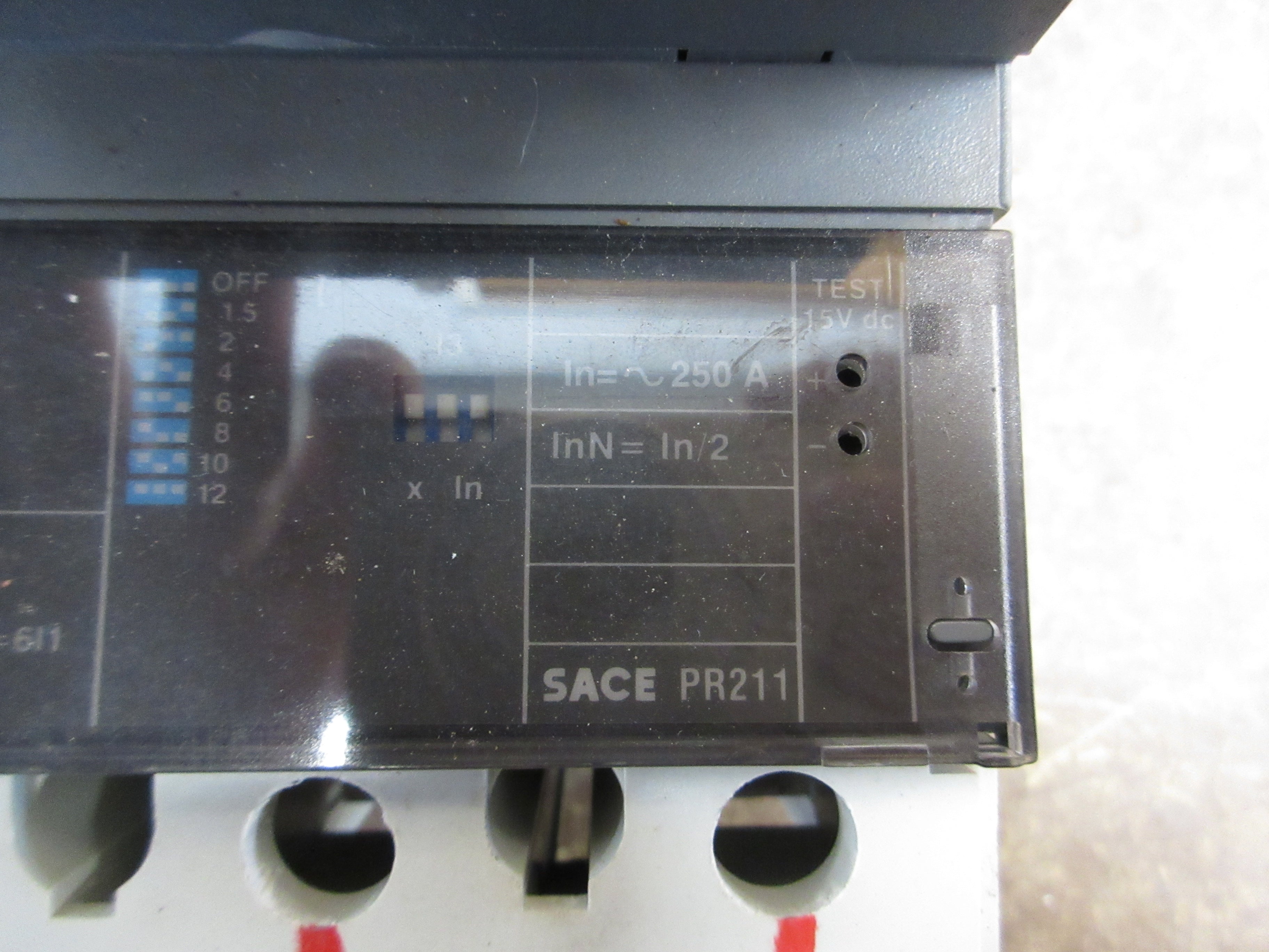 ABB SACE S4H Breaker Disconnect S4H-PR211 250A Trip 3P 600V w/ Aux Switch Used