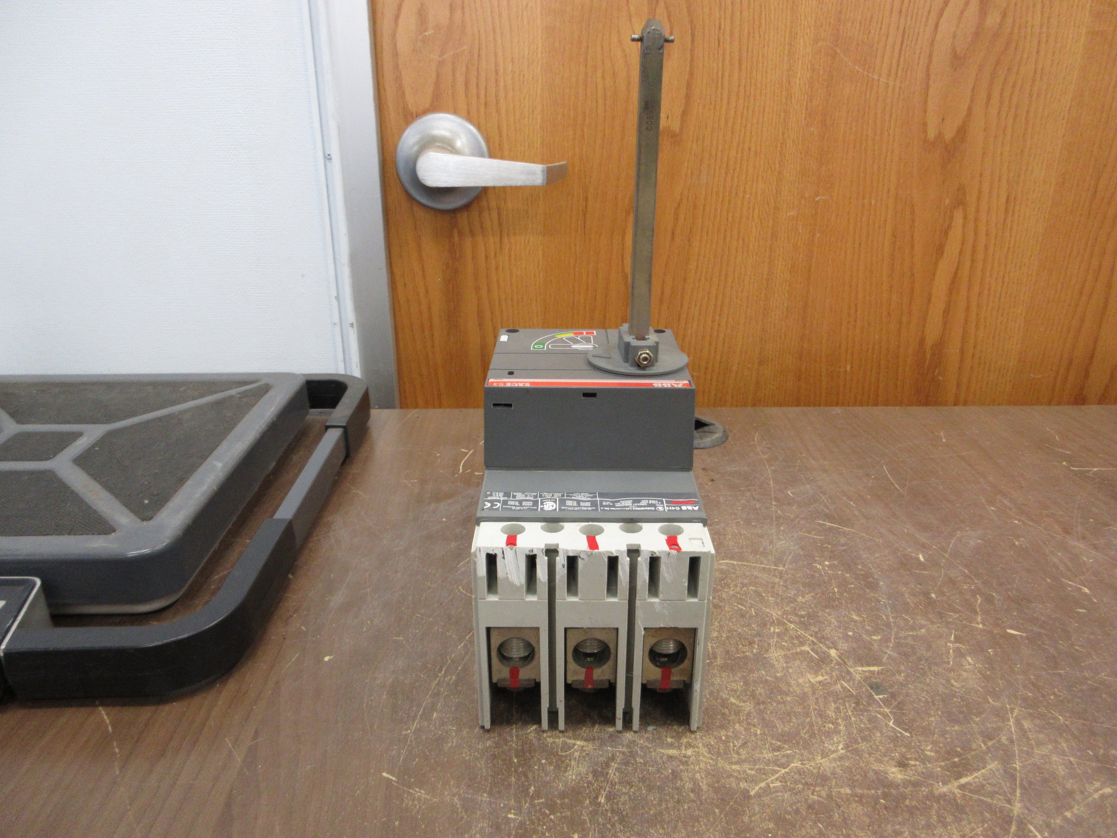 ABB SACE S4H Breaker Disconnect S4H-PR211 250A Trip 3P 600V w/ Aux Switch Used