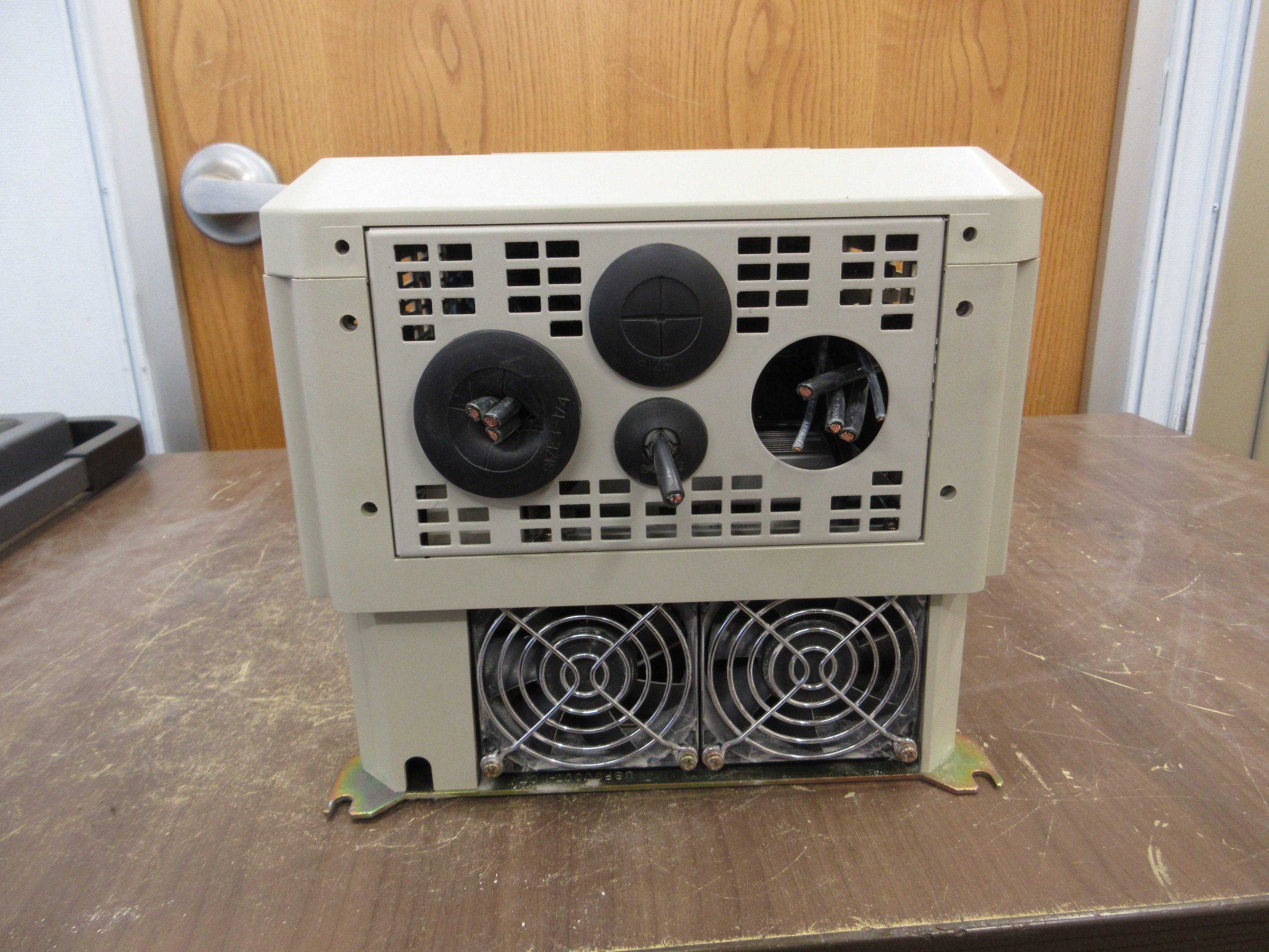 MagneTek GPD 506 AC Drive GPD506V-B027 20HP 3Ph *No Keypad* Used