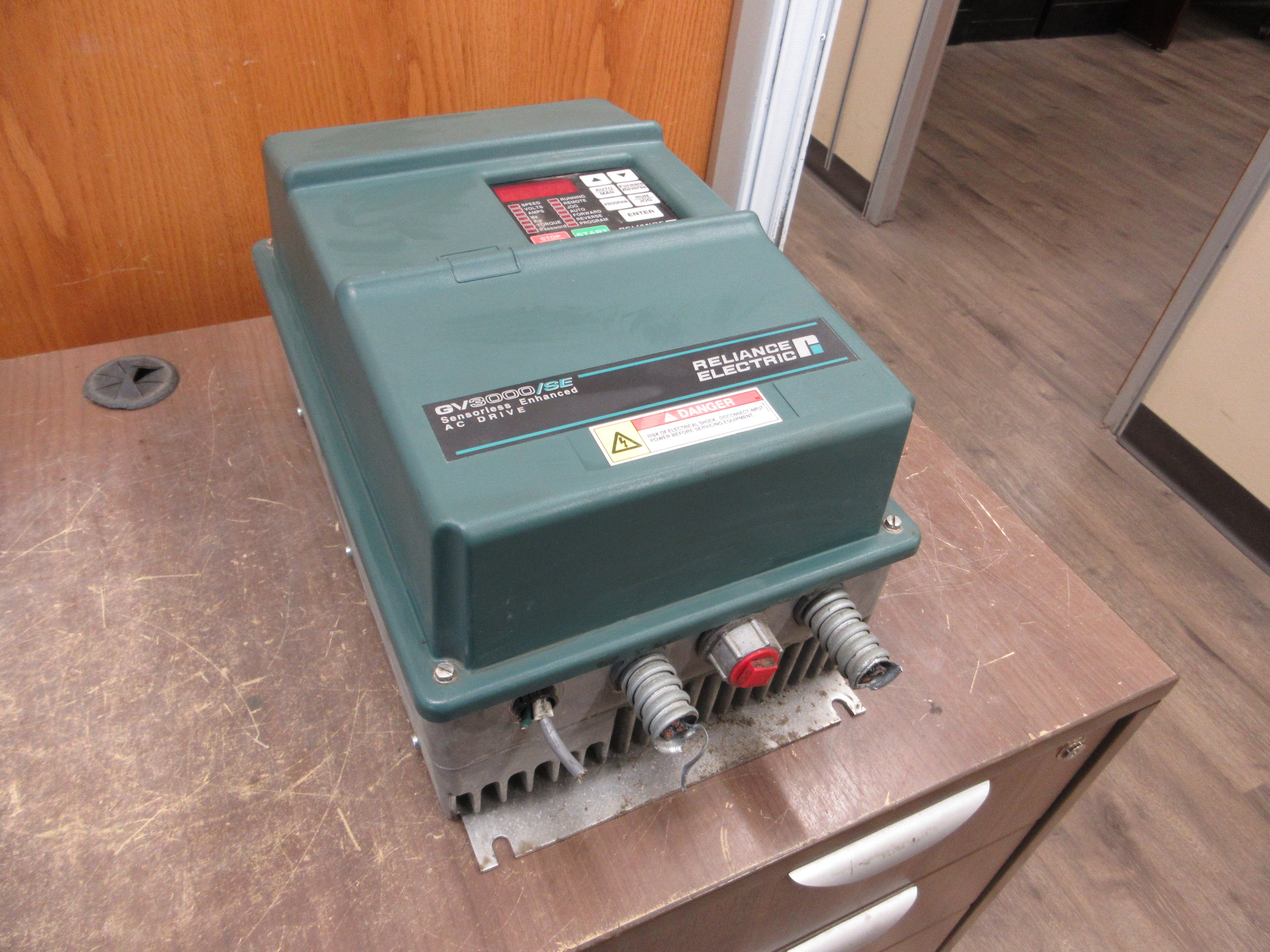 Reliance GV3000/SE AC Drive 15V4260 15HP 3Ph Used