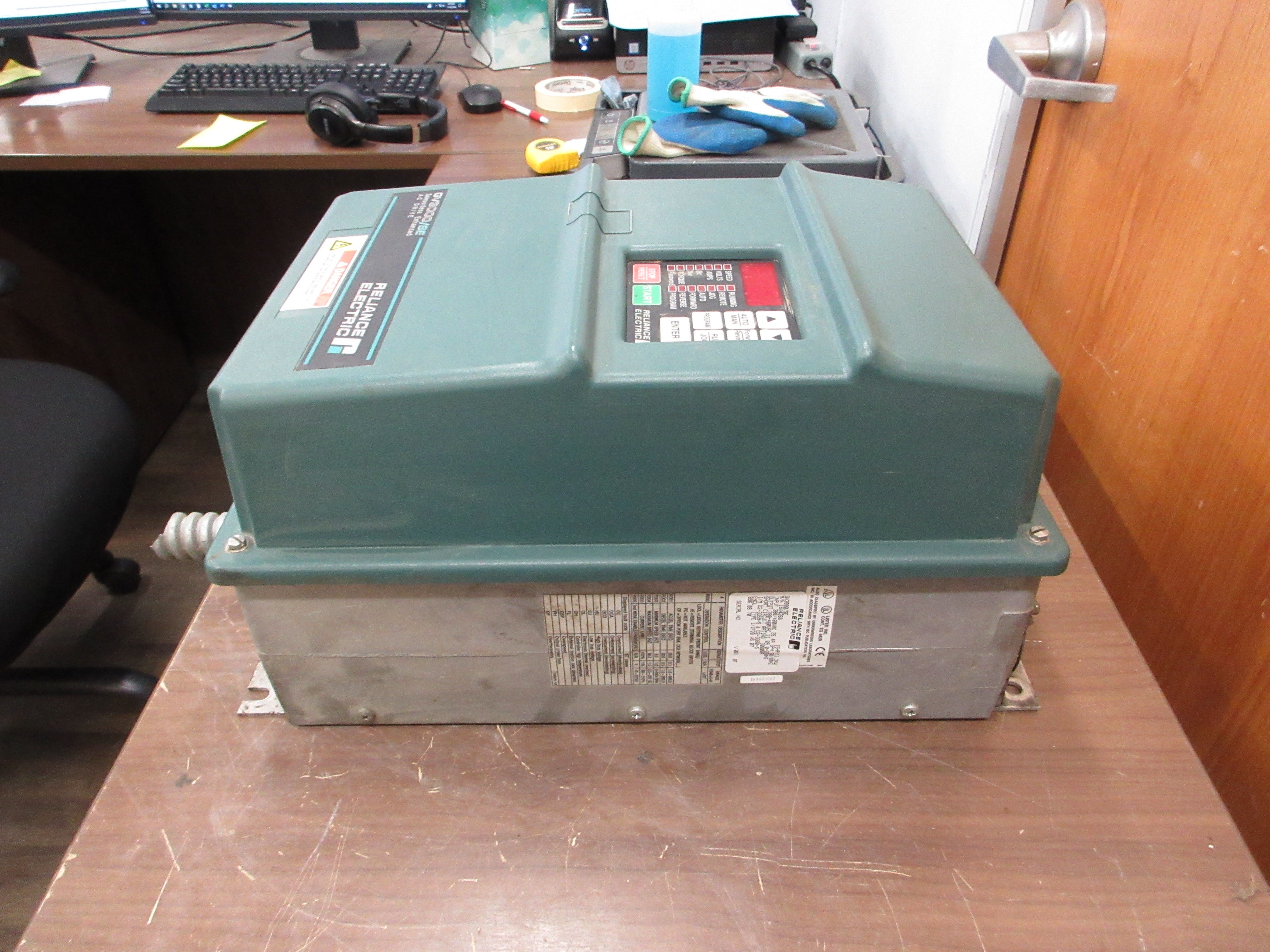 Reliance GV3000/SE AC Drive 15V4260 15HP 3Ph Used