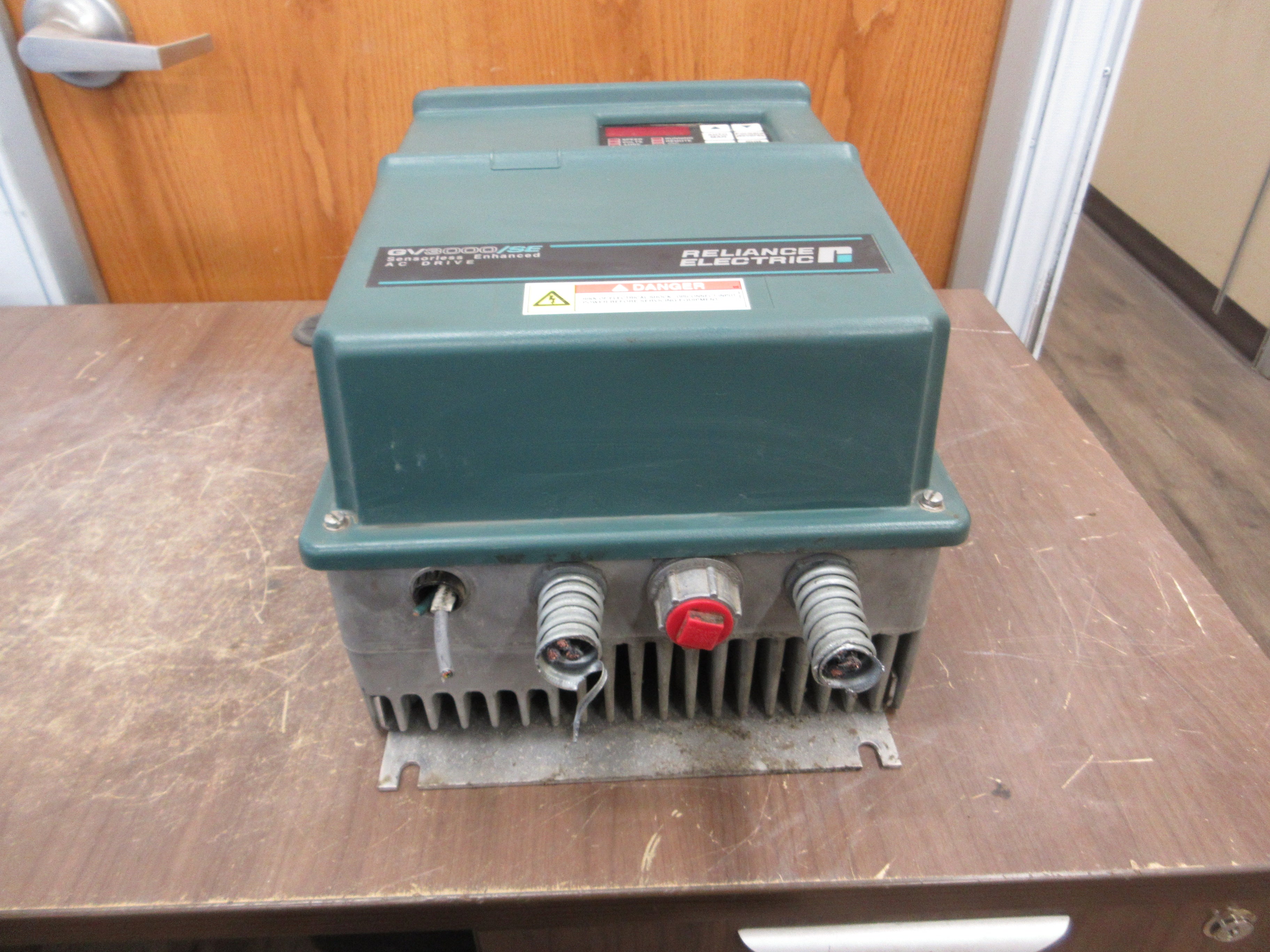 Reliance GV3000/SE AC Drive 15V4260 15HP 3Ph Used