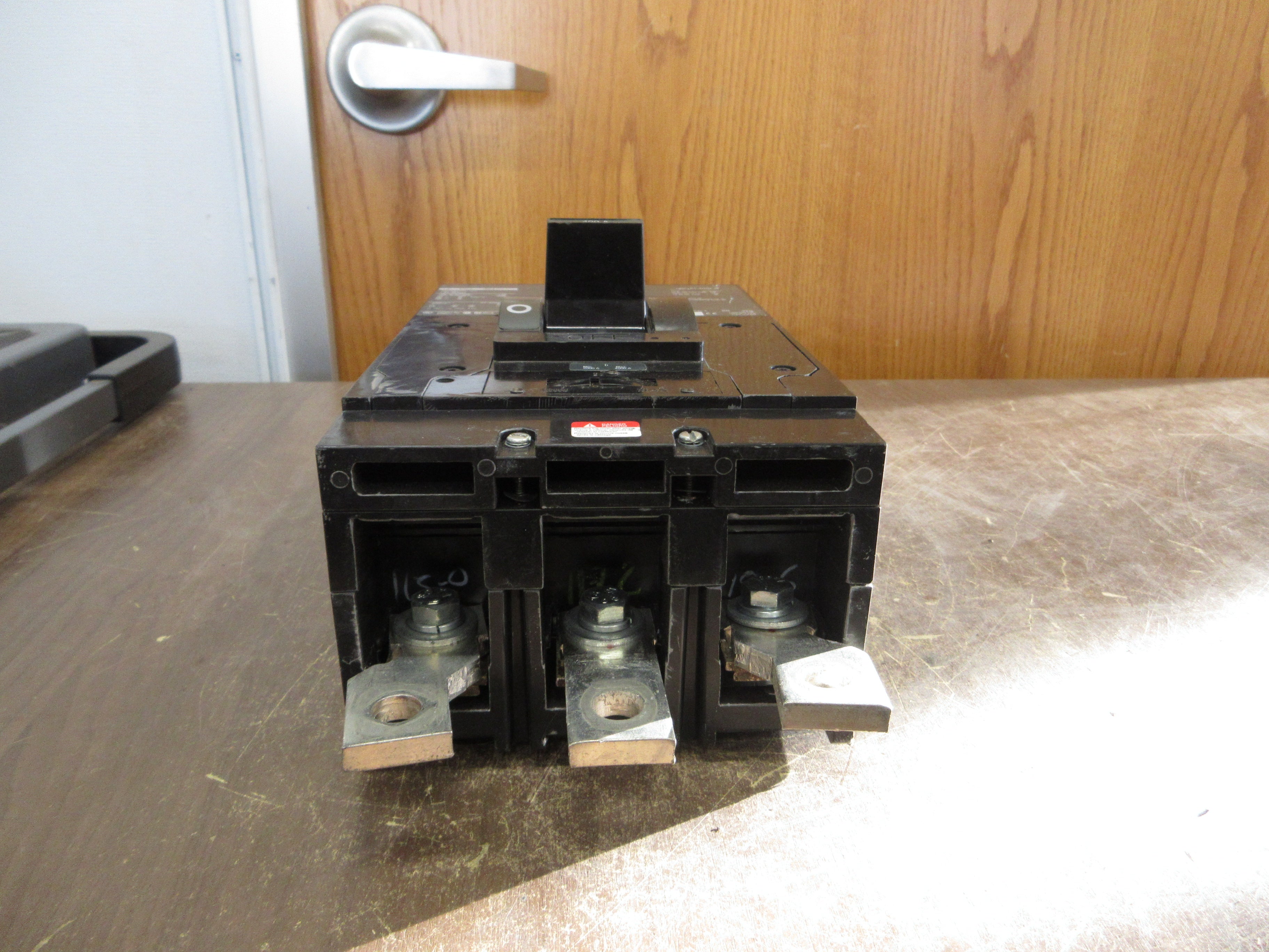 Square D Circuit Breaker LAL36400 400A 600V 3P Used