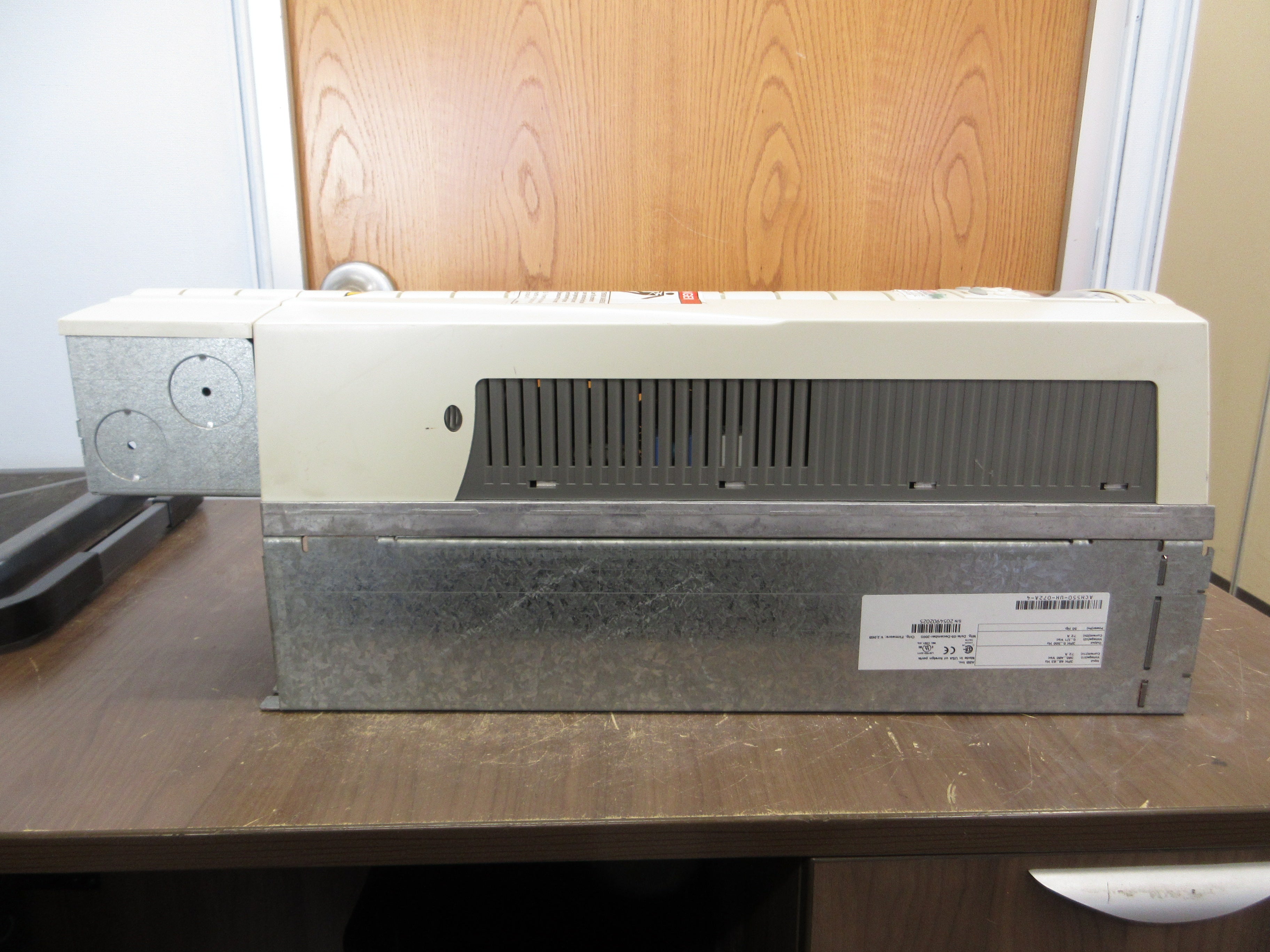 ABB ACH550 AC Drive ACH550-UH-072A-4 50HP 3Ph w/ Keypad Used