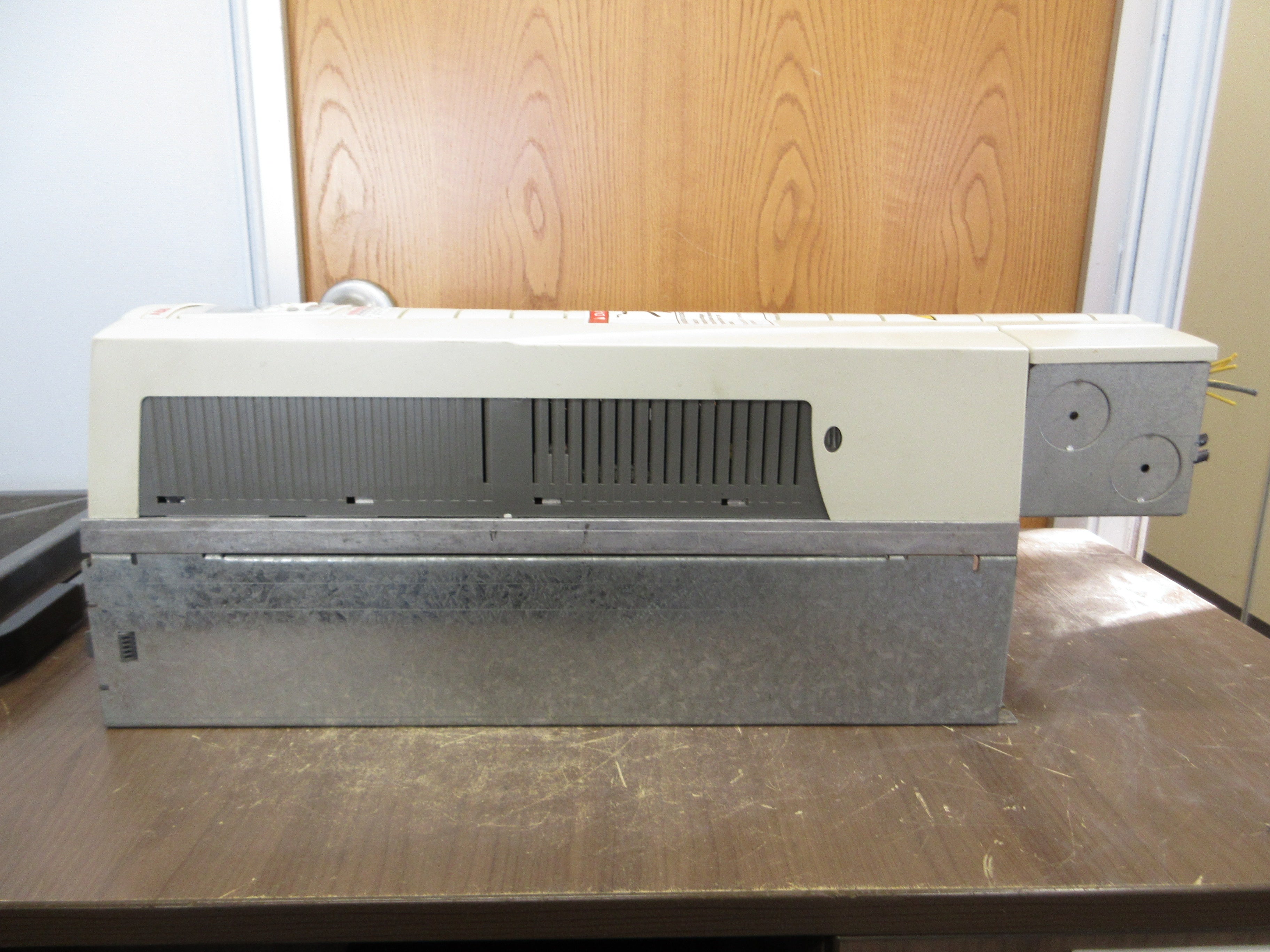 ABB ACH550 AC Drive ACH550-UH-072A-4 50HP 3Ph w/ Keypad Used