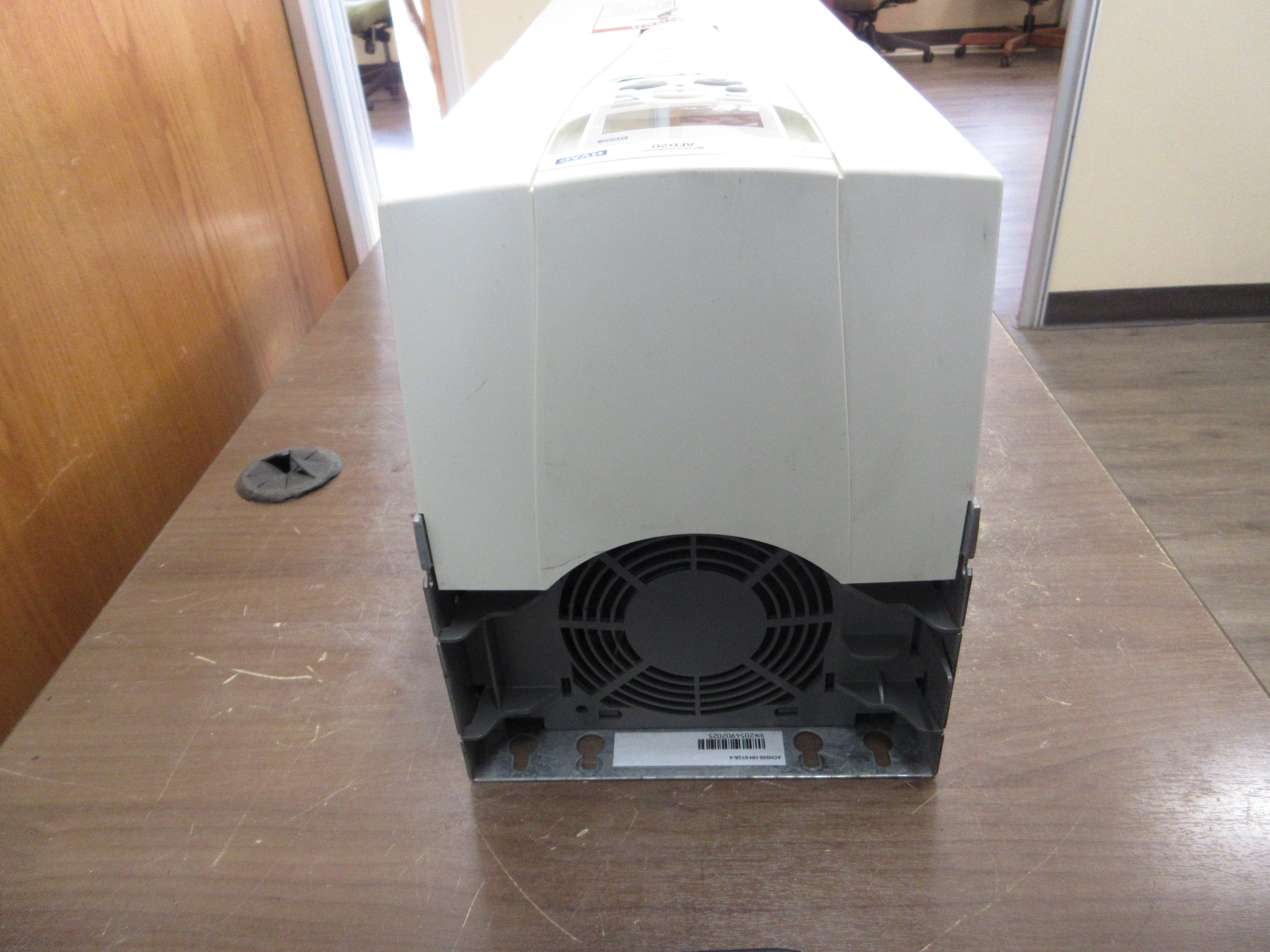 ABB ACH550 AC Drive ACH550-UH-072A-4 50HP 3Ph w/ Keypad Used