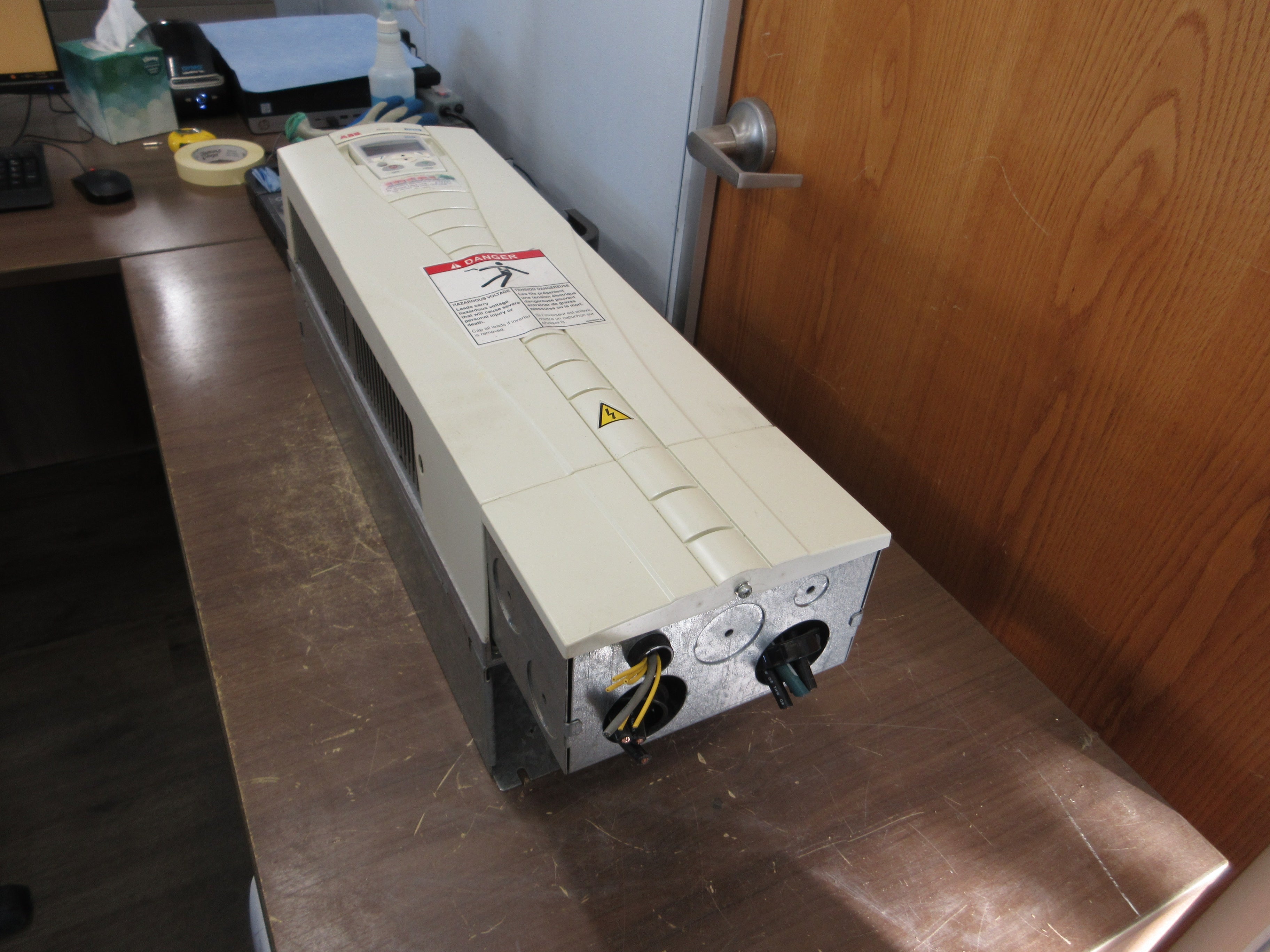 ABB ACH550 AC Drive ACH550-UH-072A-4 50HP 3Ph w/ Keypad Used