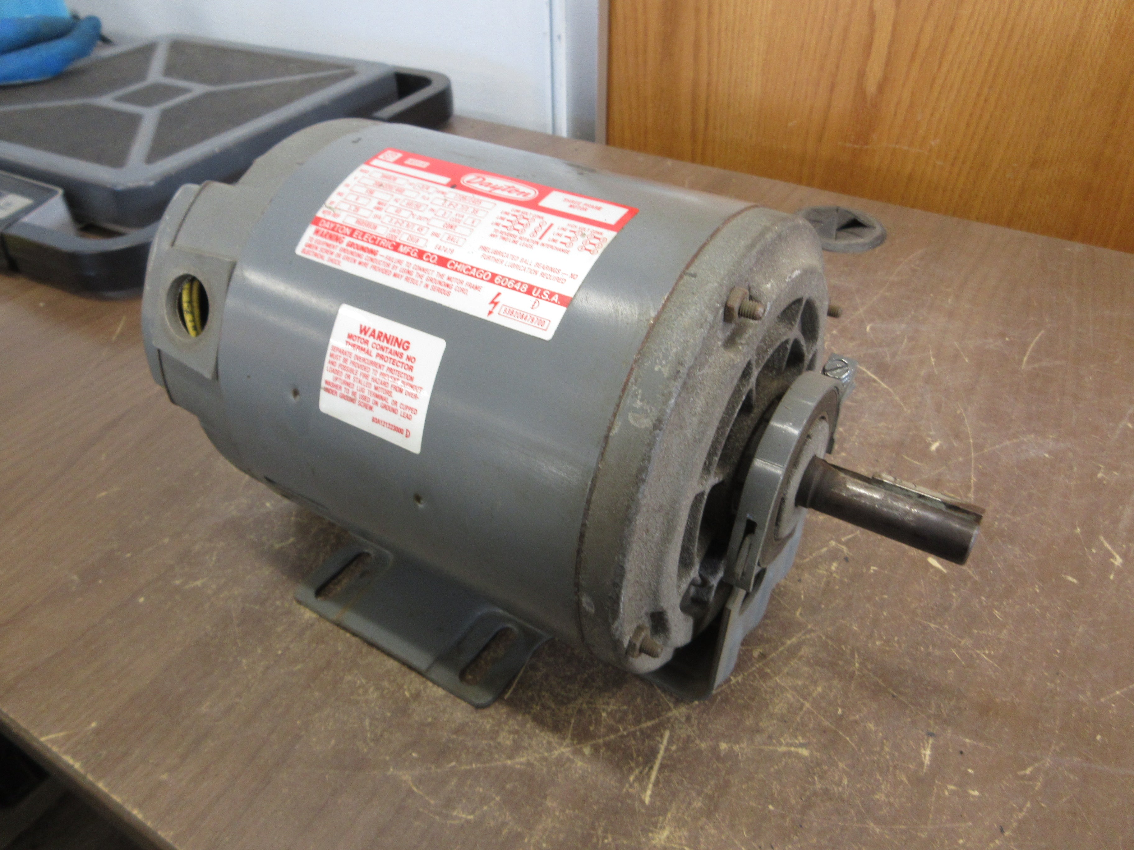 Dayton Motor 3N487B 3/4HP 1800RPM 208-220/440V 2.8-2.7/1.35A 50/60Hz 3Ph Used