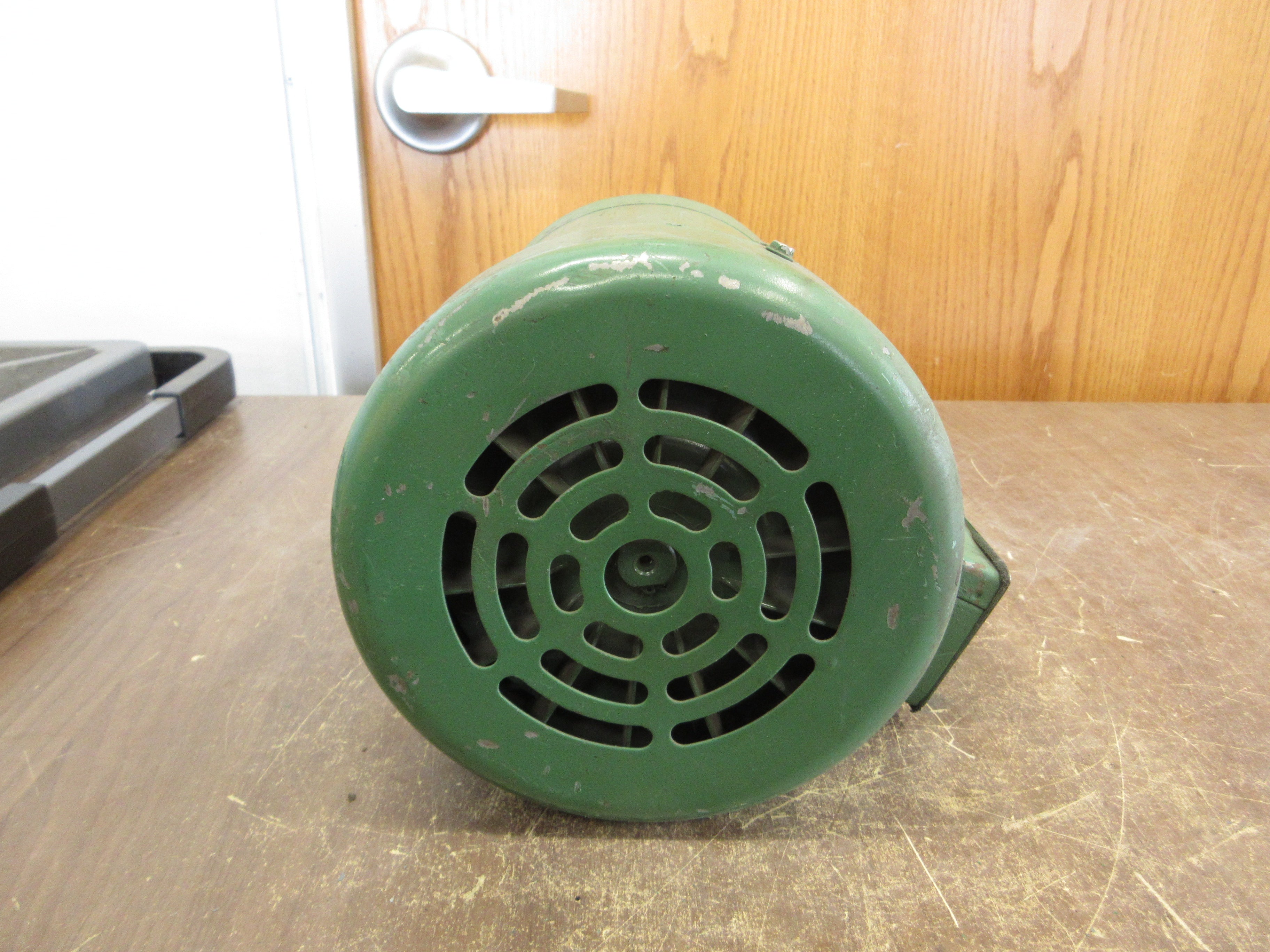 Dayton Induction Motor 3N238B 2HP 3600RPM 208-220/440V 5.8-5.4/2.7A 60Hz 3Ph