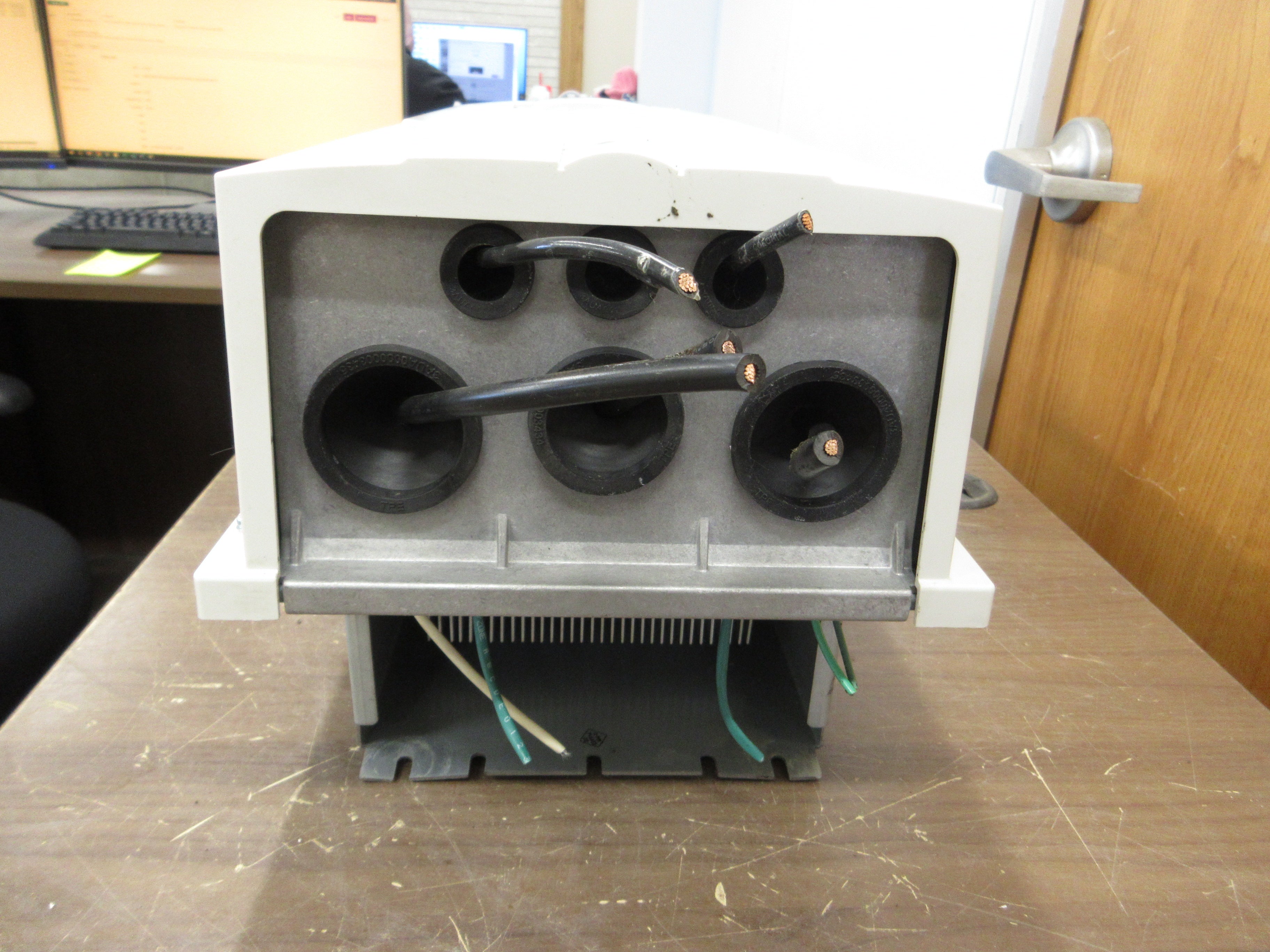 ABB ACH550 AC Drive ACH550-UH-038A-4+B055 25HP 3Ph Type 12 Enclosure *No Keypad*