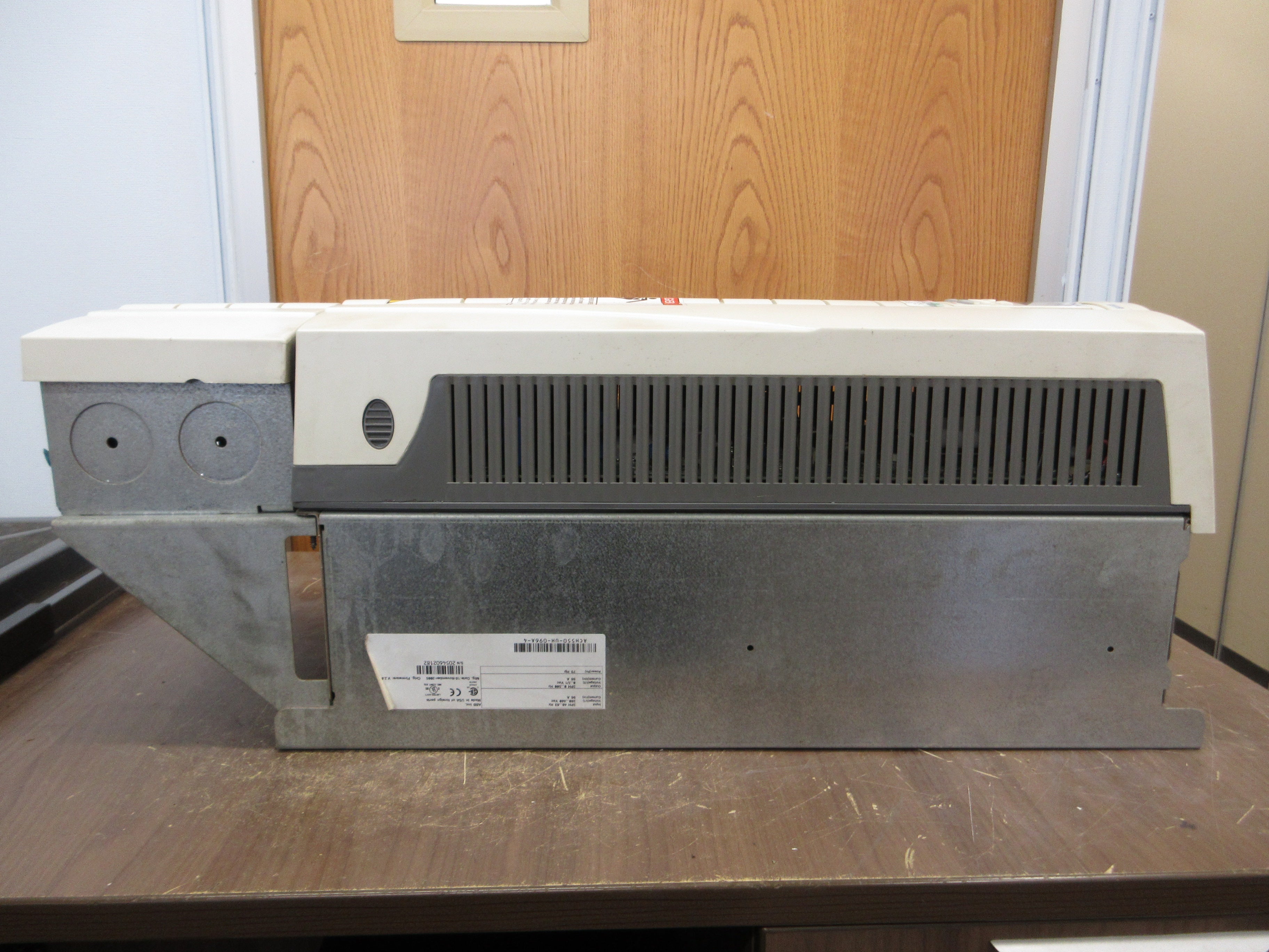 ABB ACH550 AC Drive ACH550-UH-096A-4 75HP 3Ph w/ Keypad Used