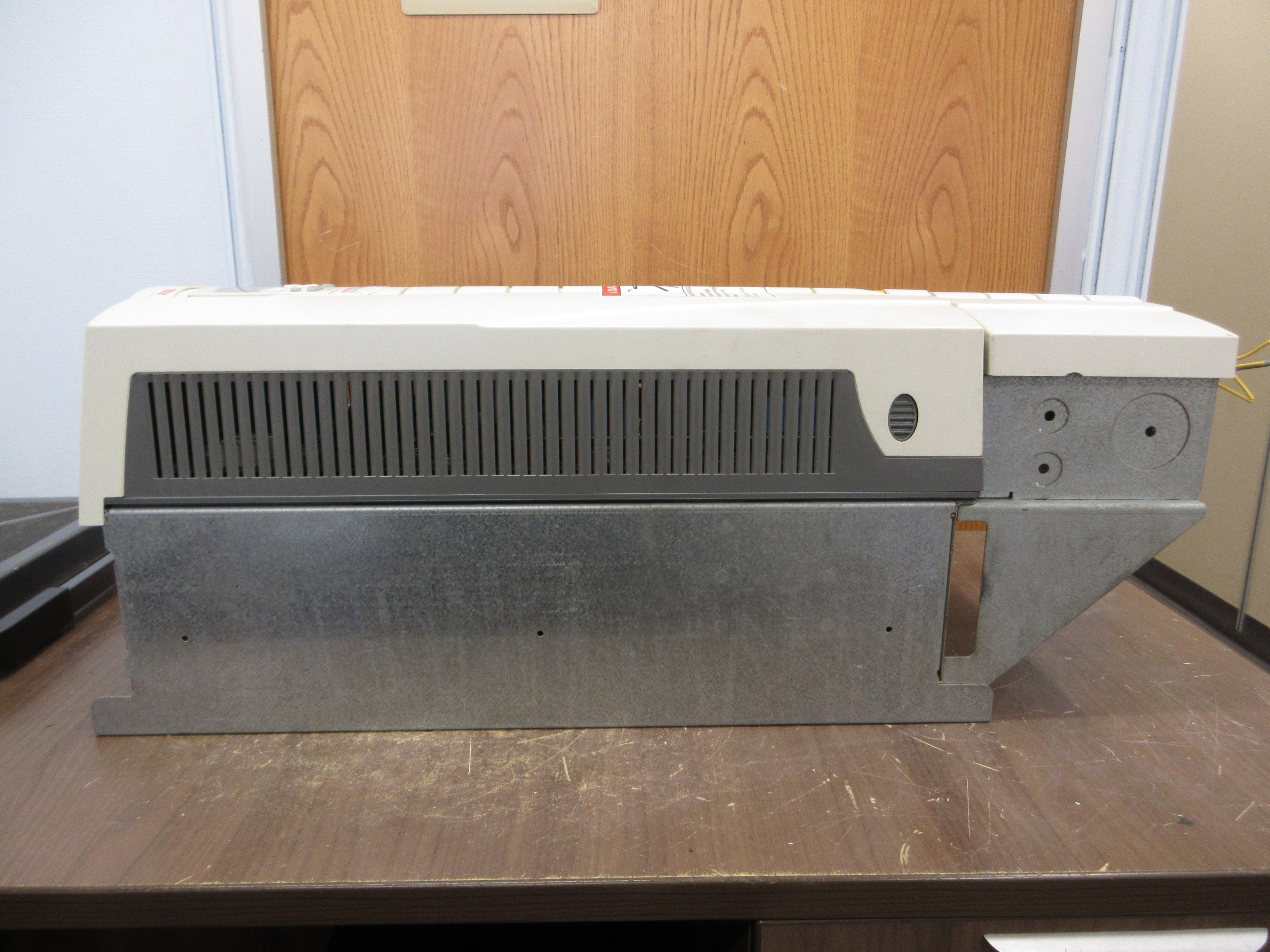 ABB ACH550 AC Drive ACH550-UH-096A-4 75HP 3Ph w/ Keypad Used