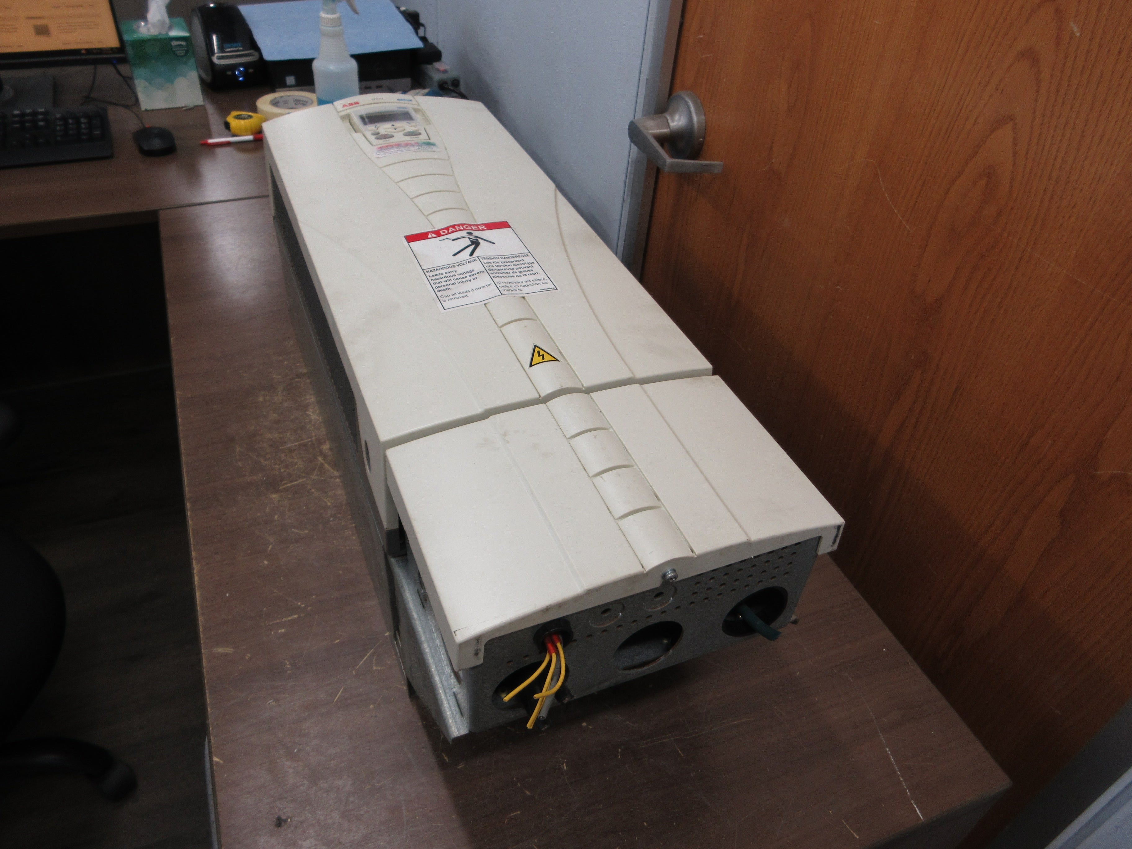 ABB ACH550 AC Drive ACH550-UH-096A-4 75HP 3Ph w/ Keypad Used
