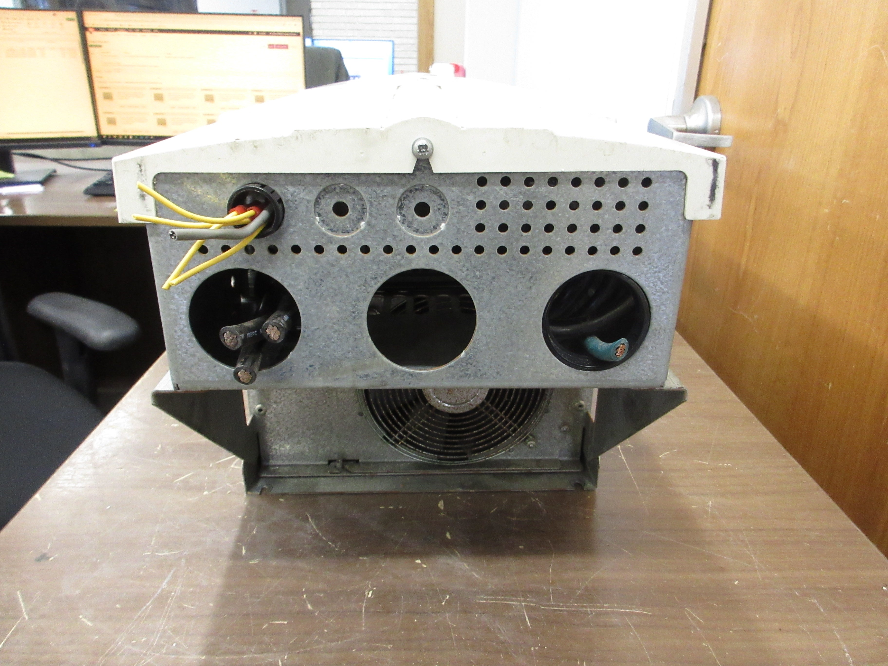 ABB ACH550 AC Drive ACH550-UH-096A-4 75HP 3Ph w/ Keypad Used