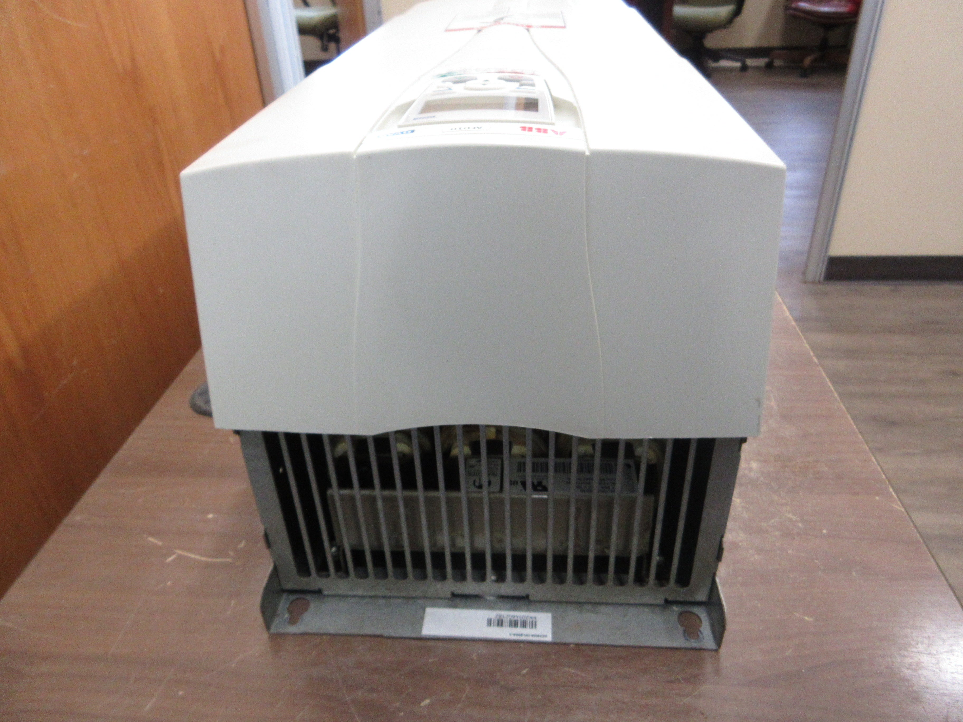 ABB ACH550 AC Drive ACH550-UH-096A-4 75HP 3Ph w/ Keypad Used