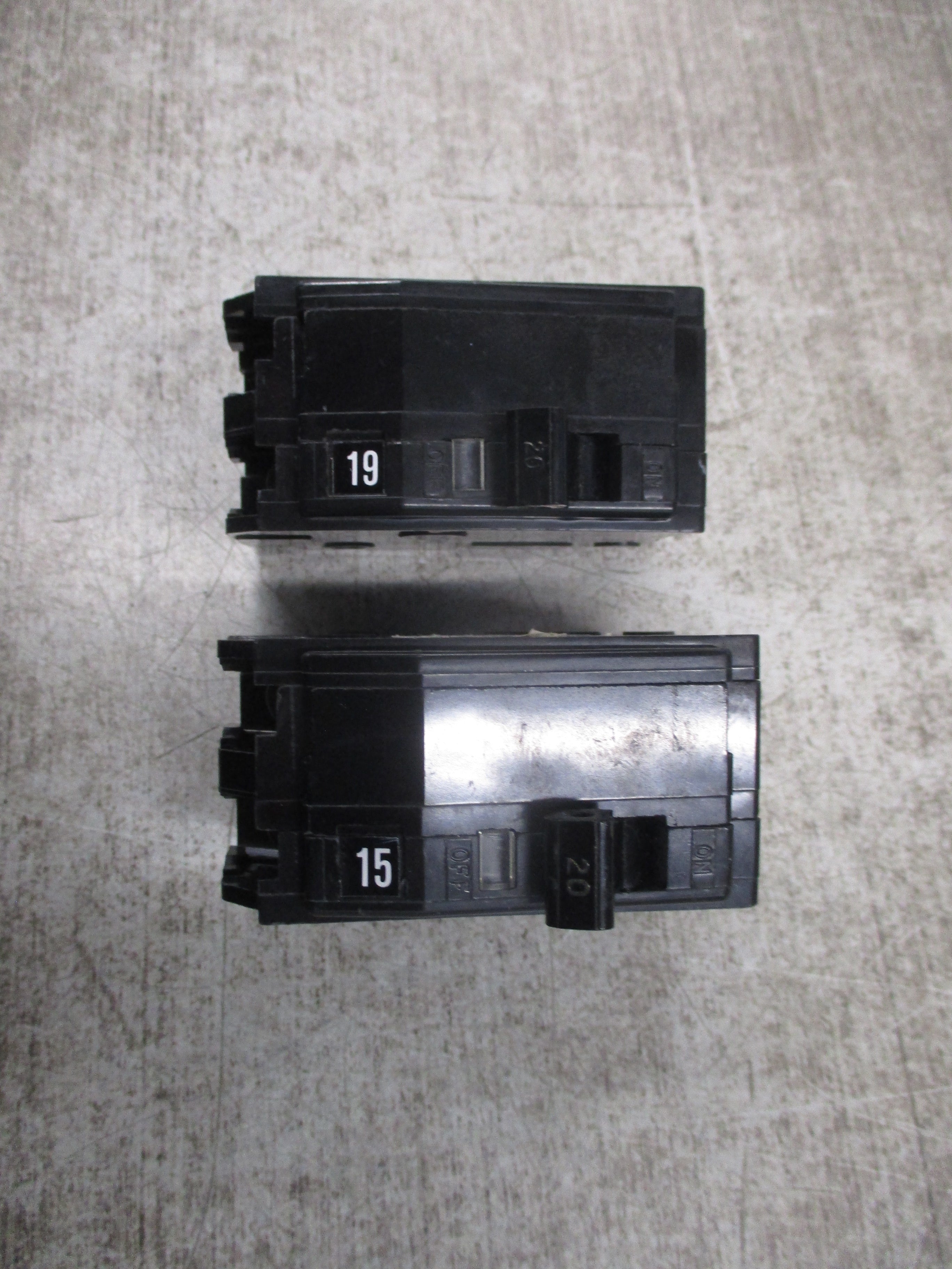 Square D Circuit Breaker QOB220 20A 120/240V 2P *Lot of 2* Used