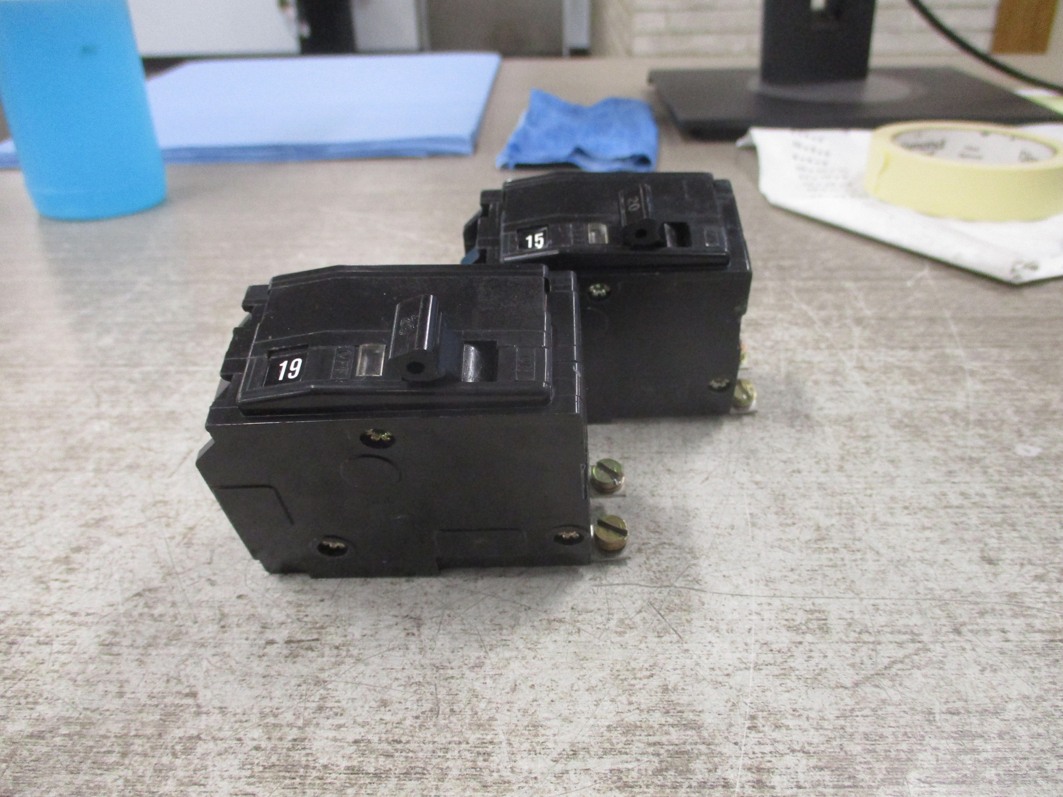 Square D Circuit Breaker QOB220 20A 120/240V 2P *Lot of 2* Used