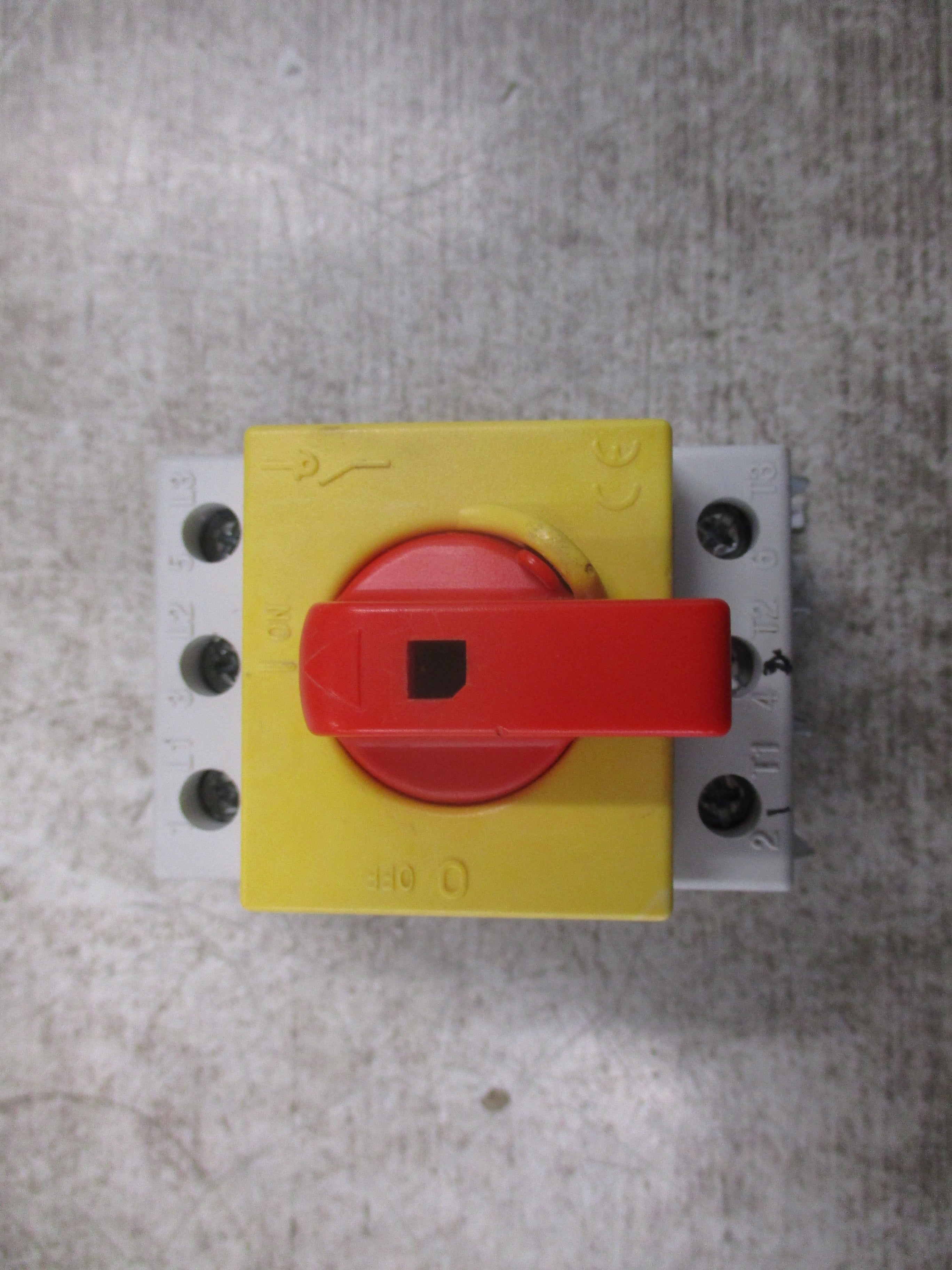 Technoelectric Disconnect Switch SD2-63A 400-690V 32/63A 50/60Hz 3P Used