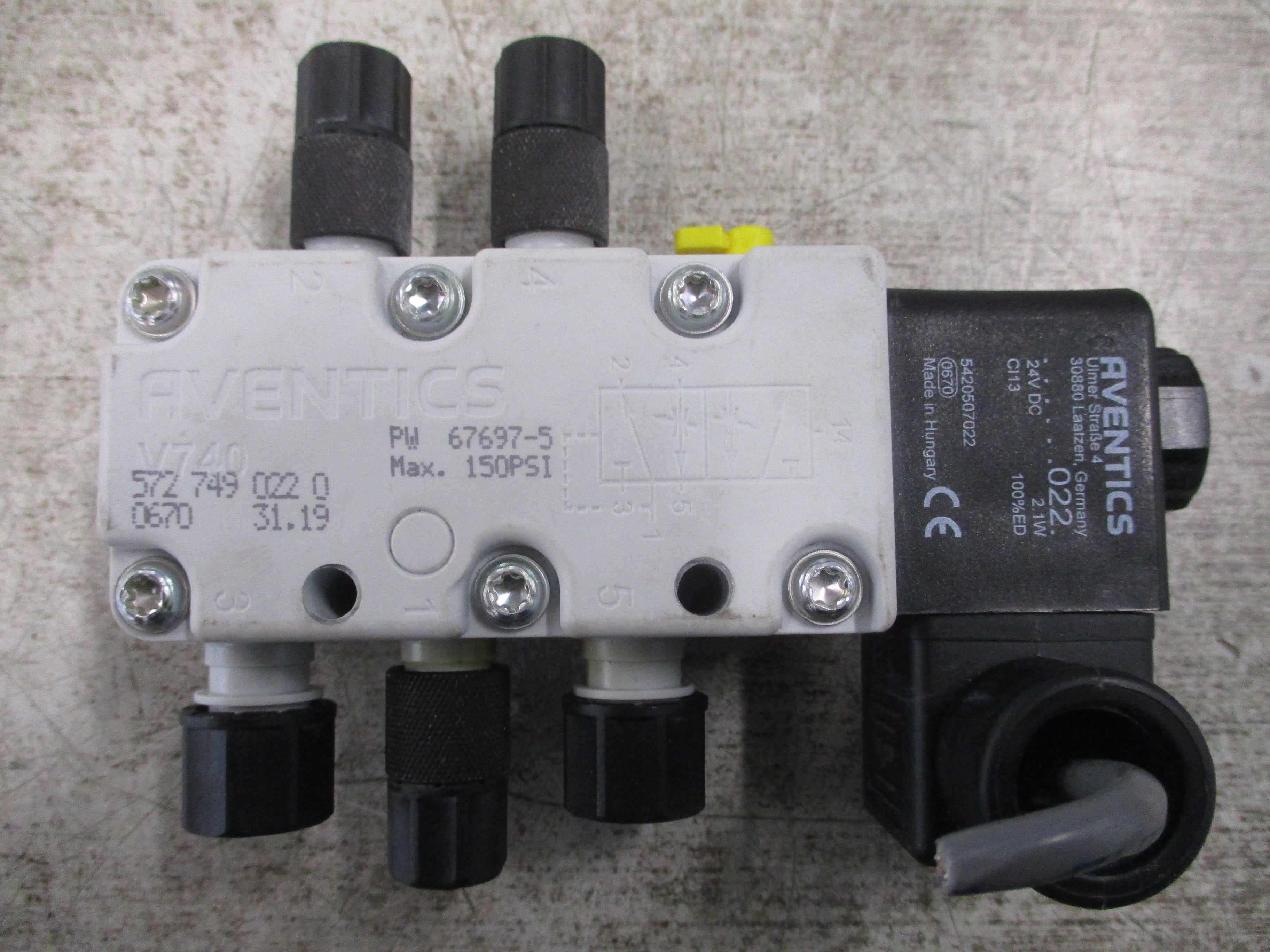 Aventics V740 Solenoid Valve 572 749 0220 150 PSI 24VDC Used
