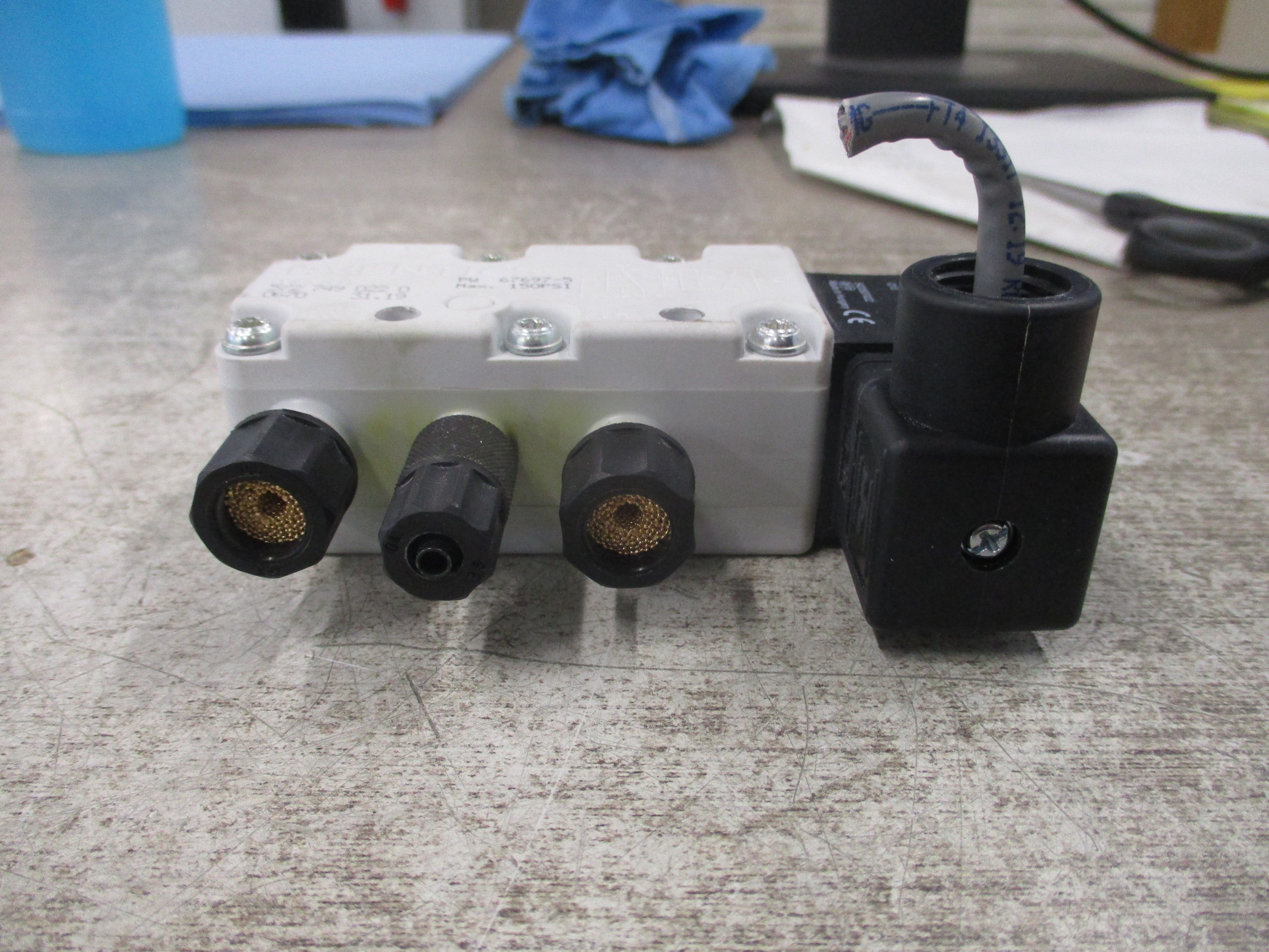 Aventics V740 Solenoid Valve 572 749 0220 150 PSI 24VDC Used