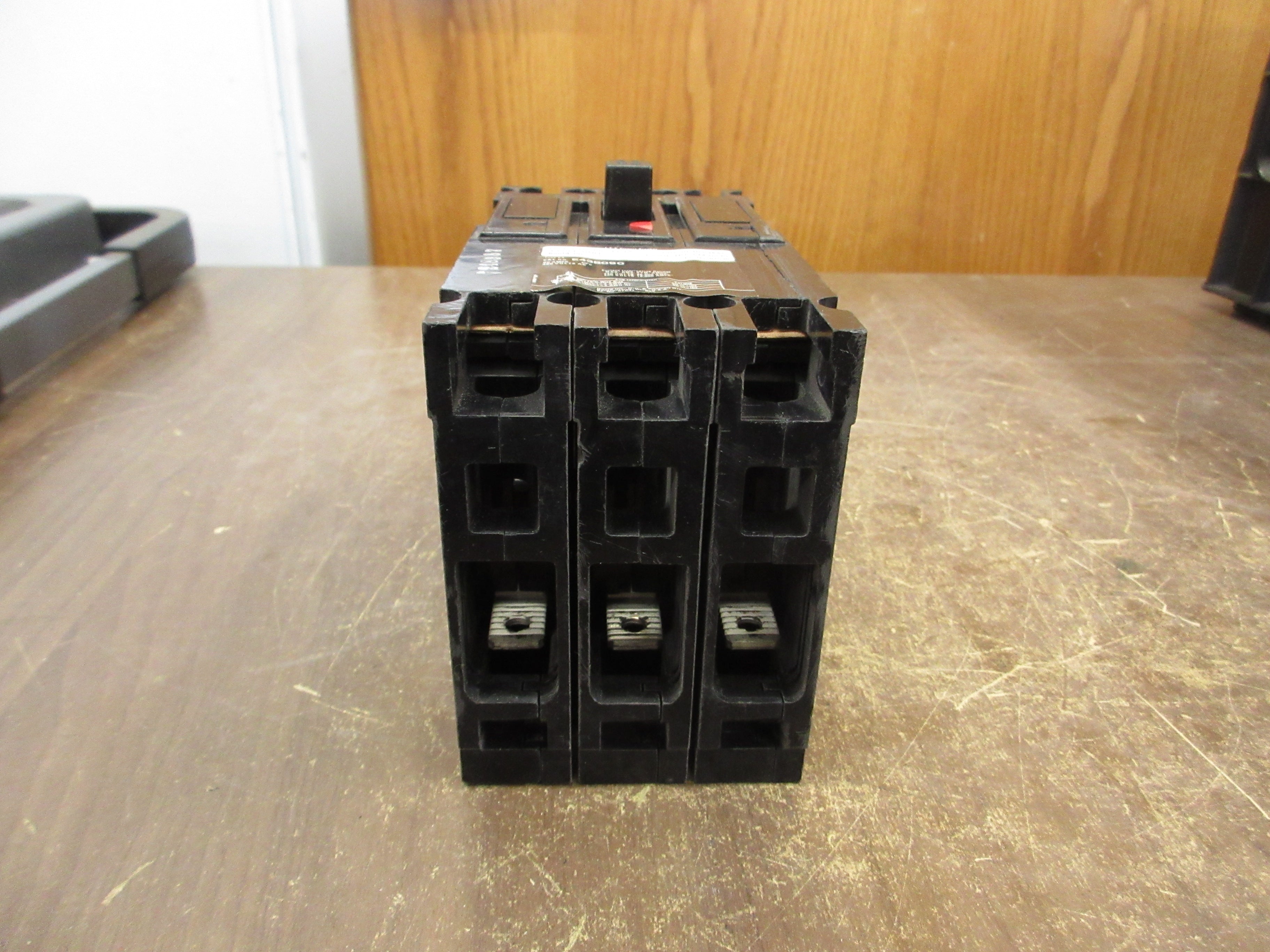 Gould ITE Circuit Breaker E43B090 90A 480V 3P Used