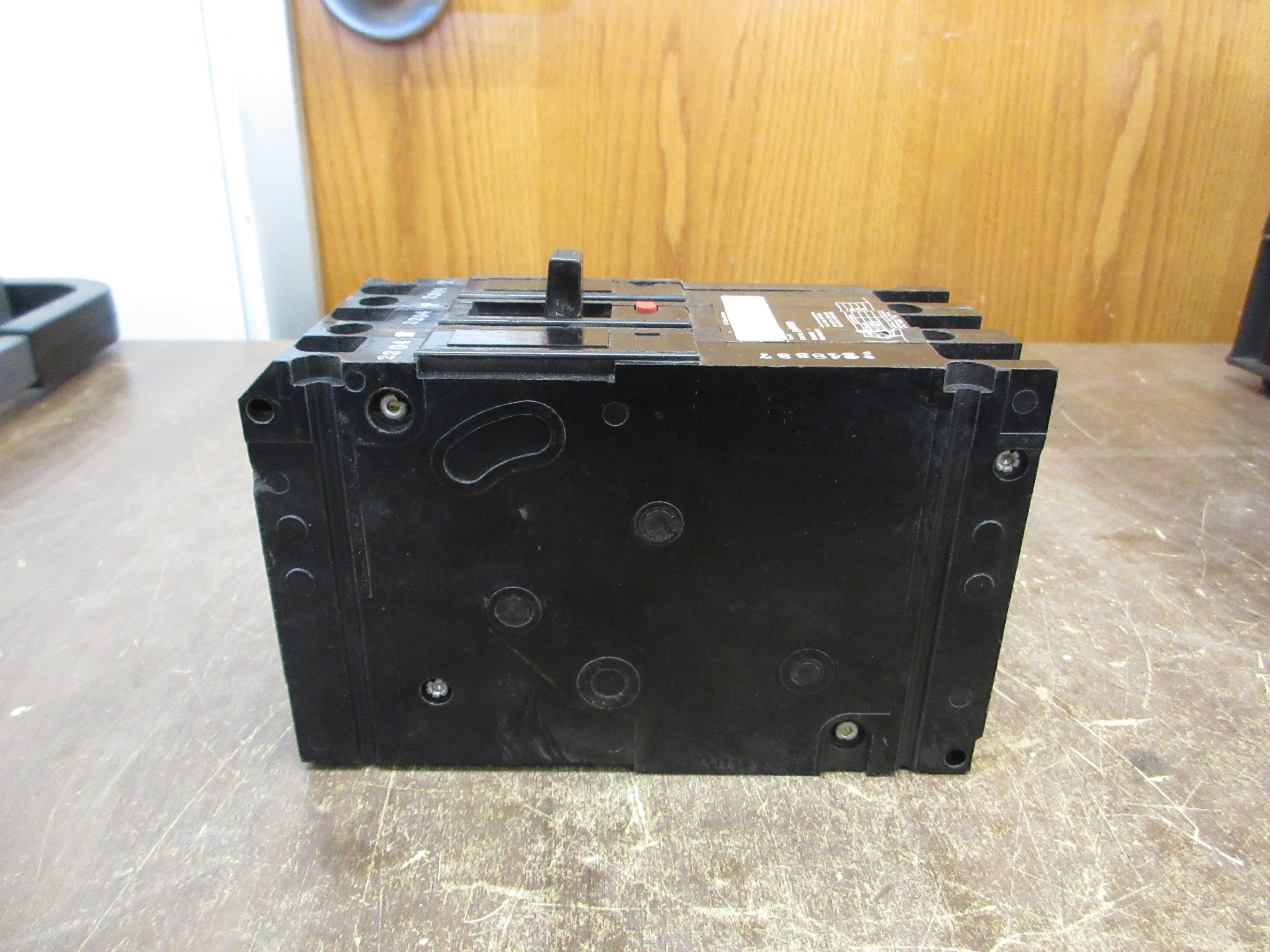 Gould ITE Circuit Breaker E43B090 90A 480V 3P Used