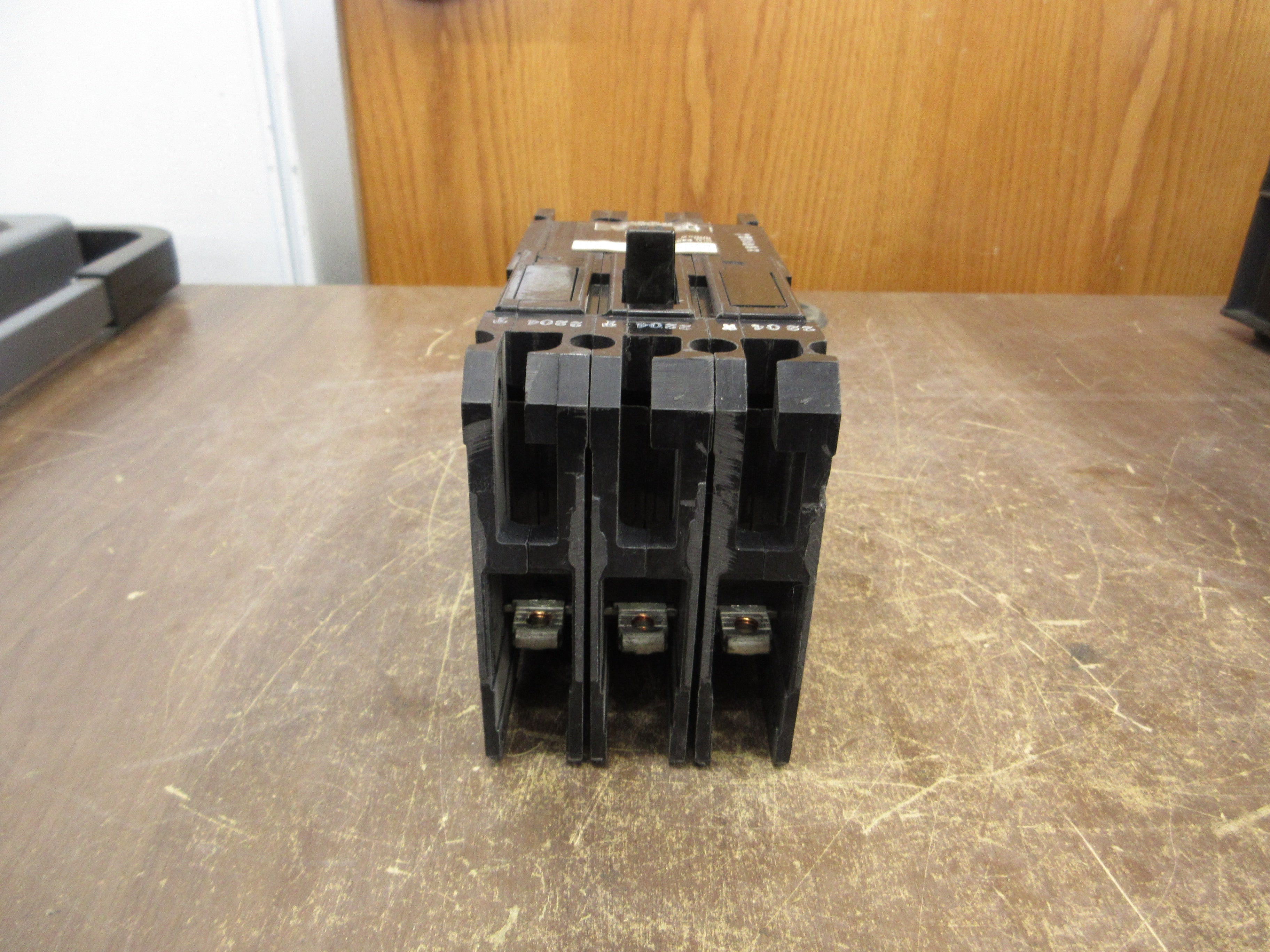 Gould ITE Circuit Breaker E43B090 90A 480V 3P Used