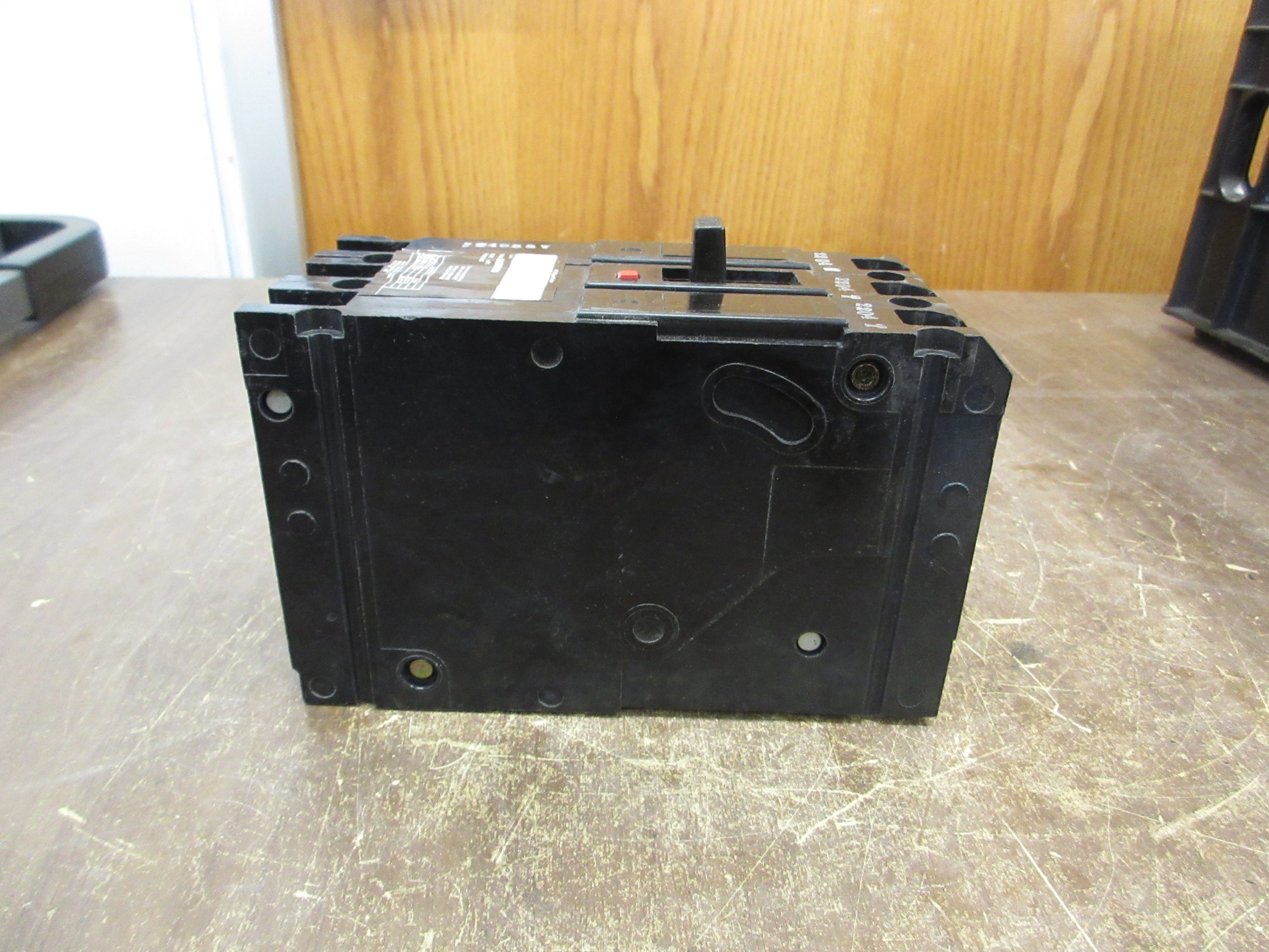 Gould ITE Circuit Breaker E43B090 90A 480V 3P Used