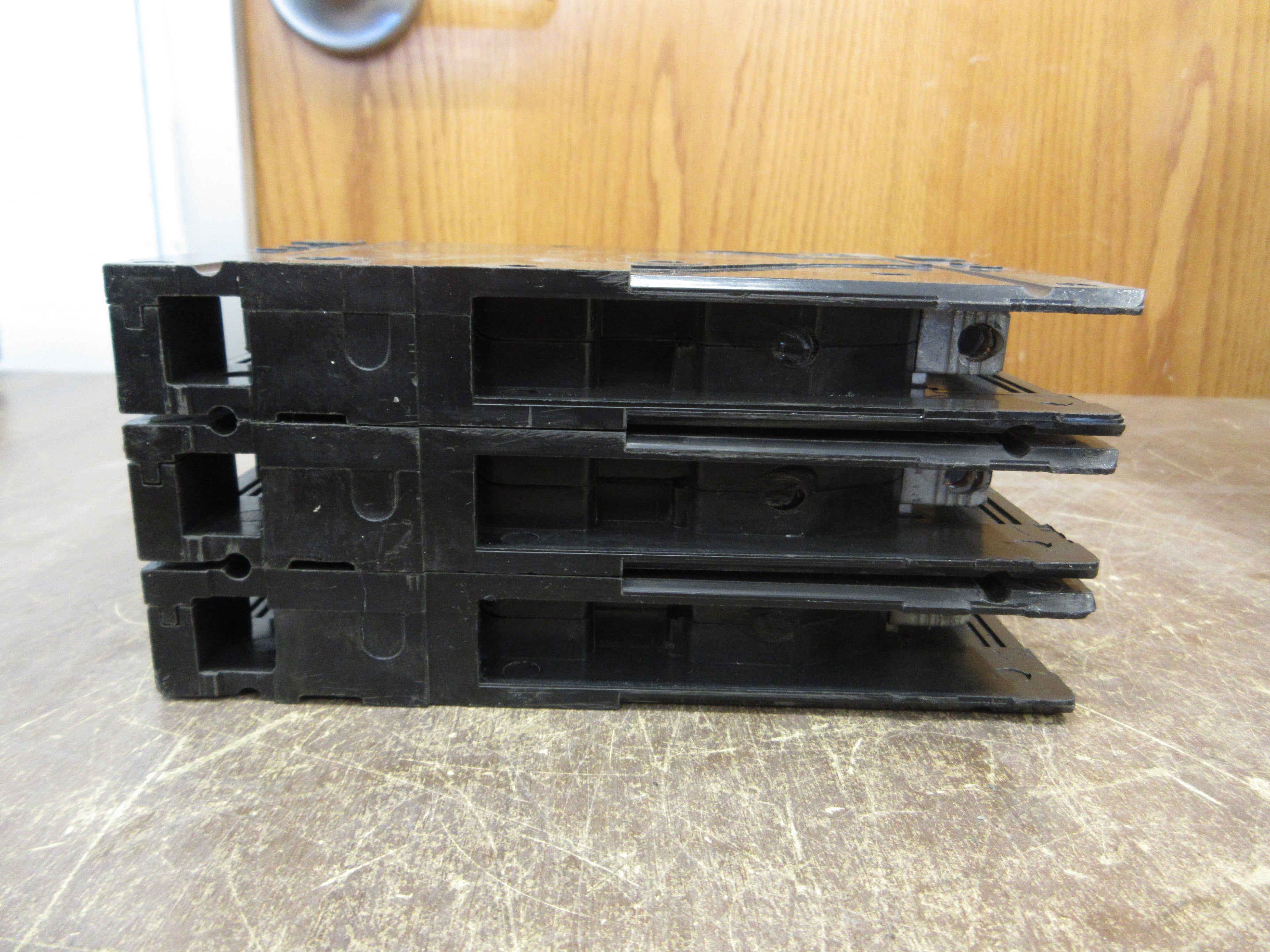 Gould ITE Circuit Breaker E43B090 90A 480V 3P Used