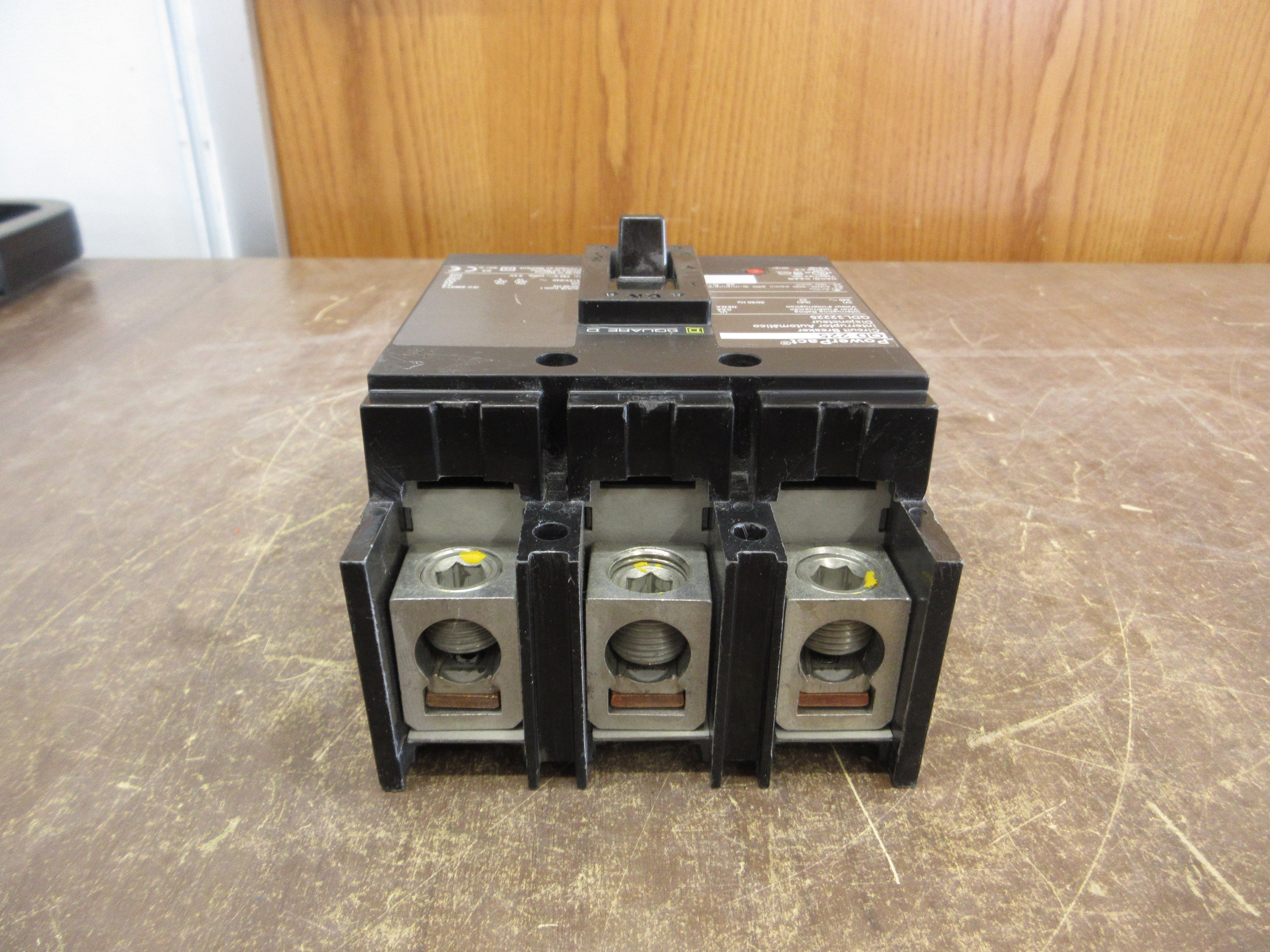 Square D PowerPact QD 225 Circuit Breaker QDF32225TS 225A 240V 3P Used