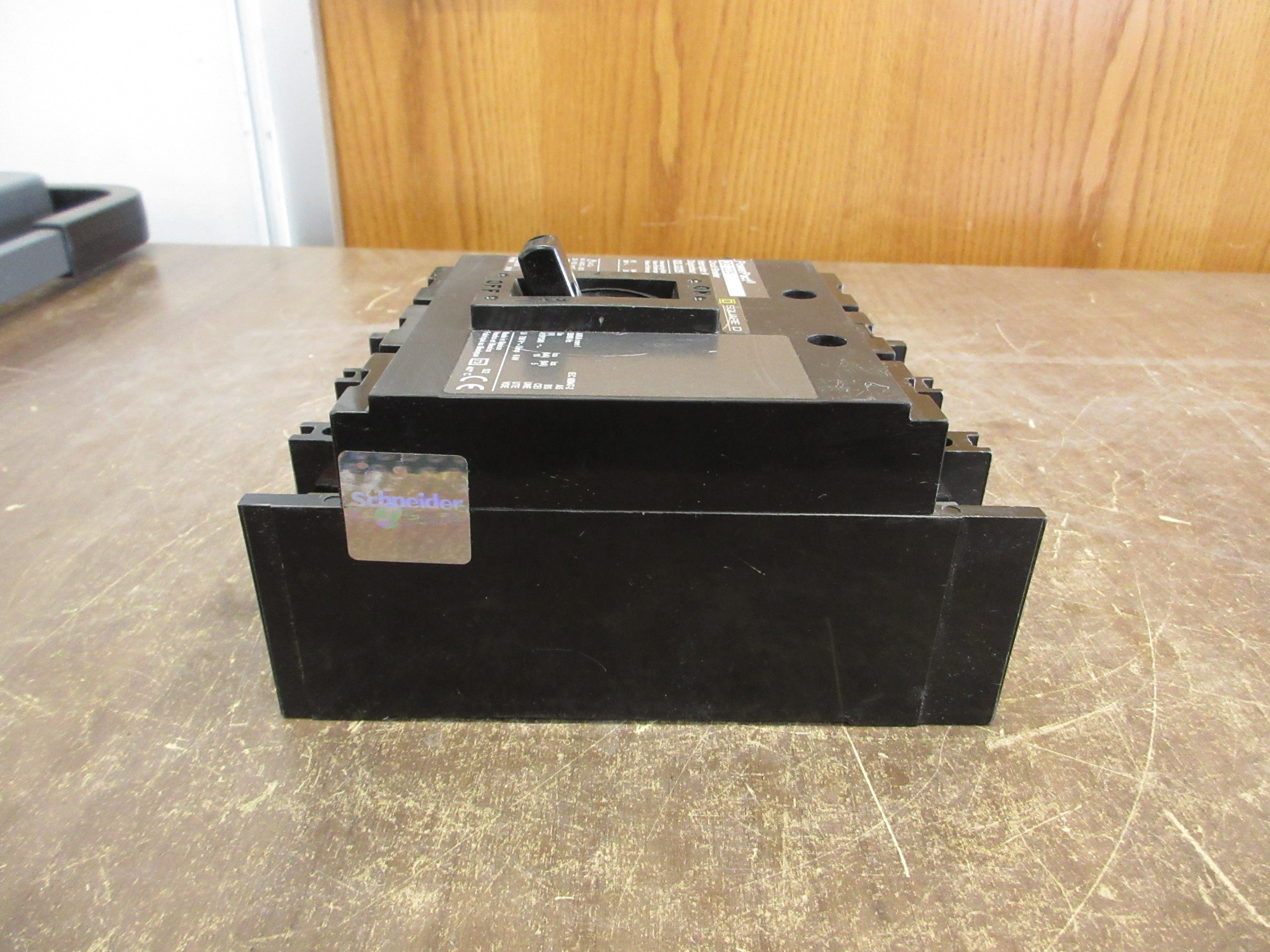 Square D PowerPact QD 225 Circuit Breaker QDF32225TS 225A 240V 3P Used