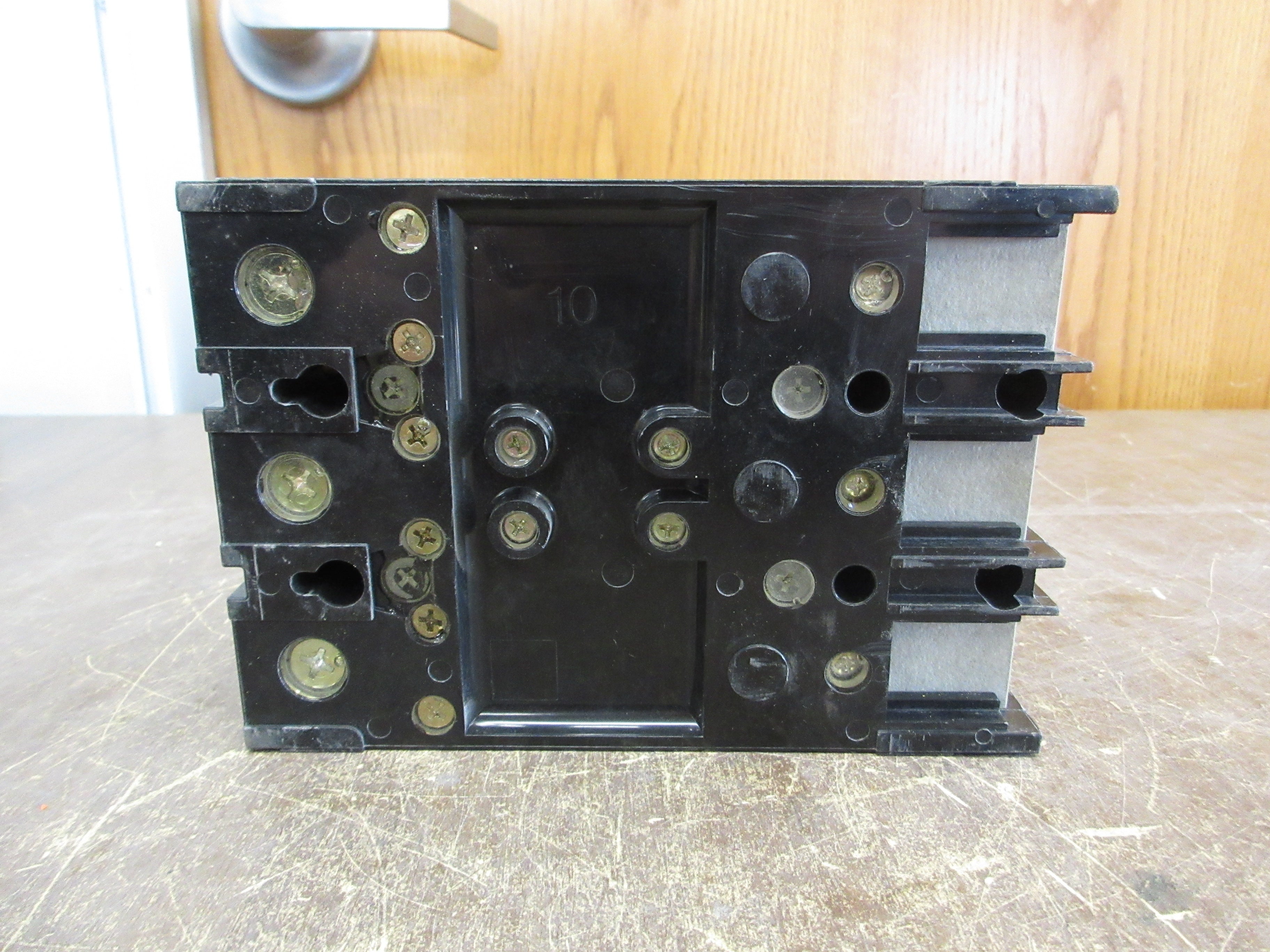 Square D PowerPact QD 225 Circuit Breaker QDF32225TS 225A 240V 3P Used