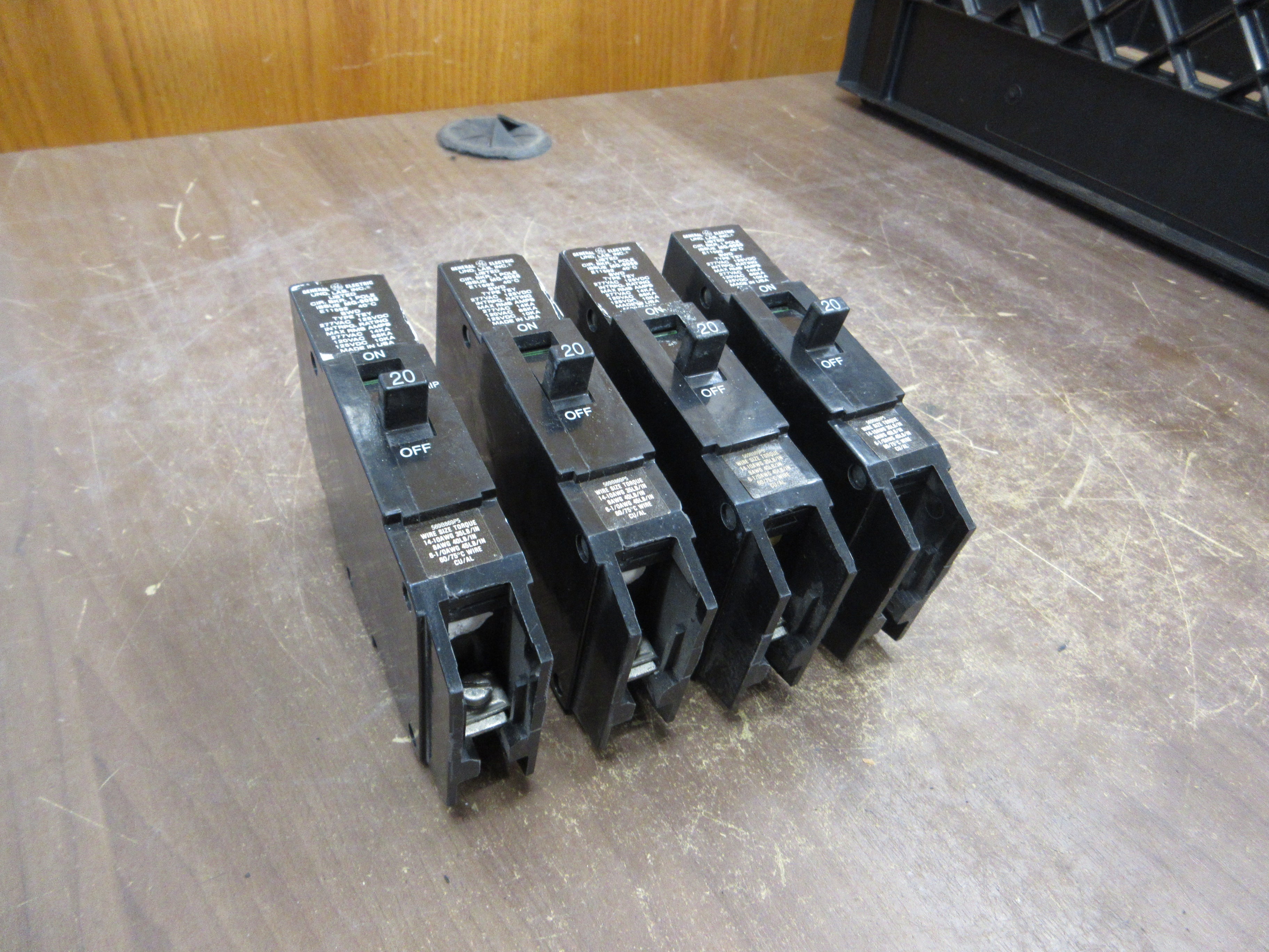 GE Bolt-On Circuit Breaker TEY120 20A 277V 1P *Lot of 4* Used