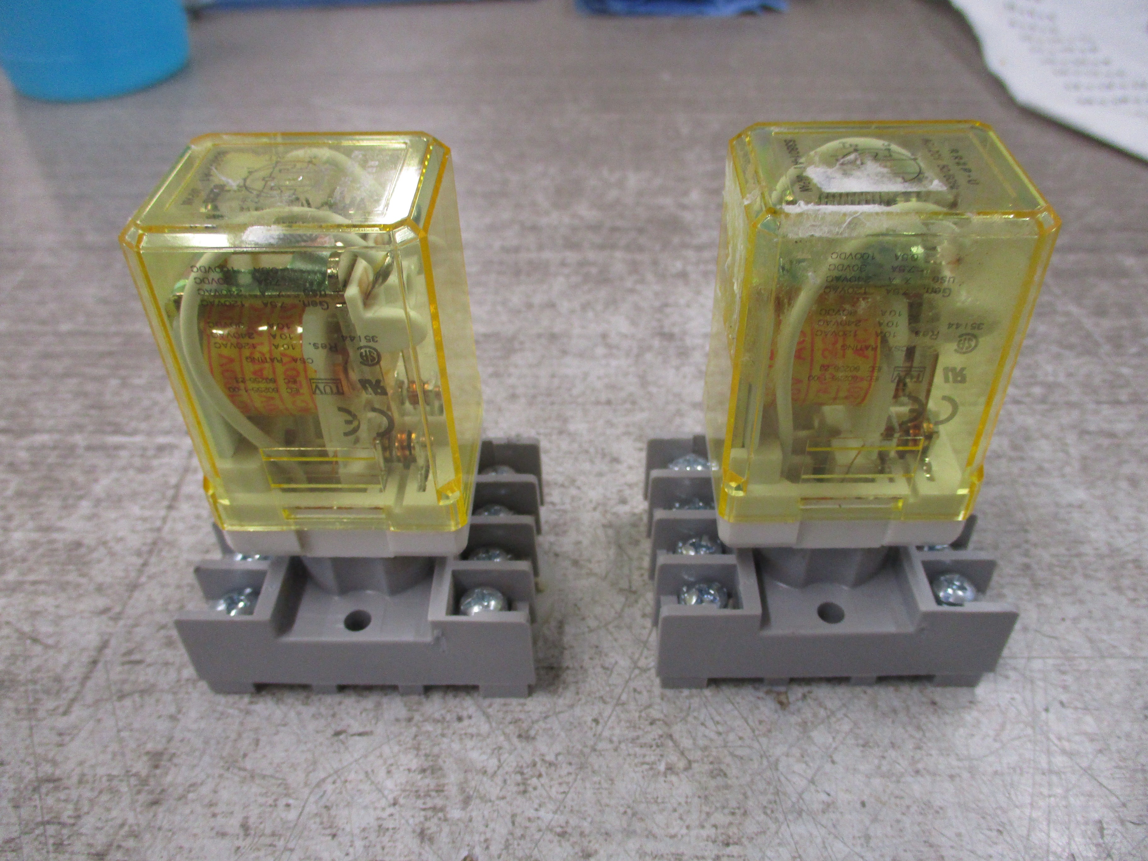 Idec Relay PR2P-U 120VAC W/Base *Lot of 2* Used