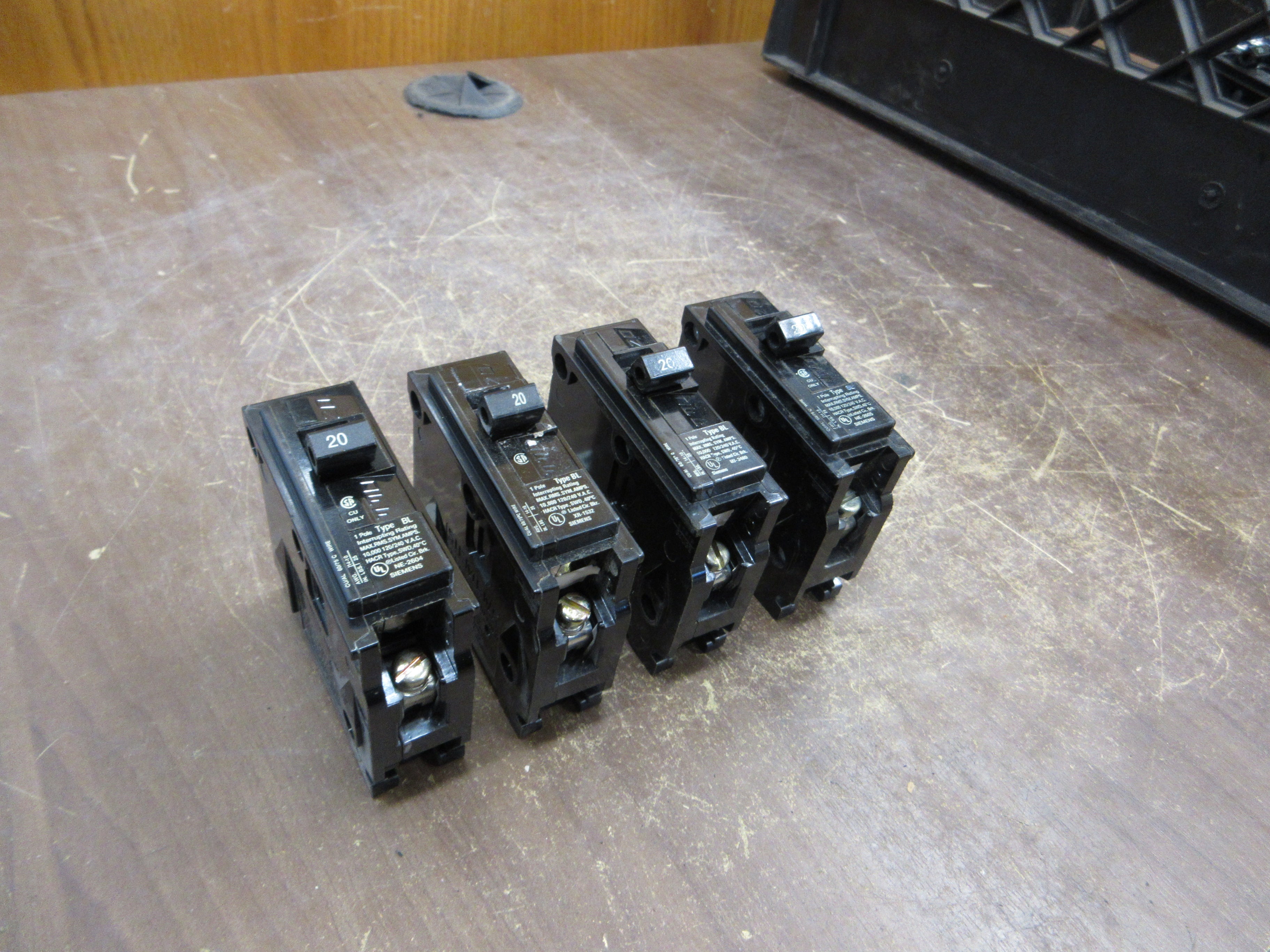 Siemens Type BL Circuit Breaker B120 20A 120/240V 1P *Lot of 4* Used