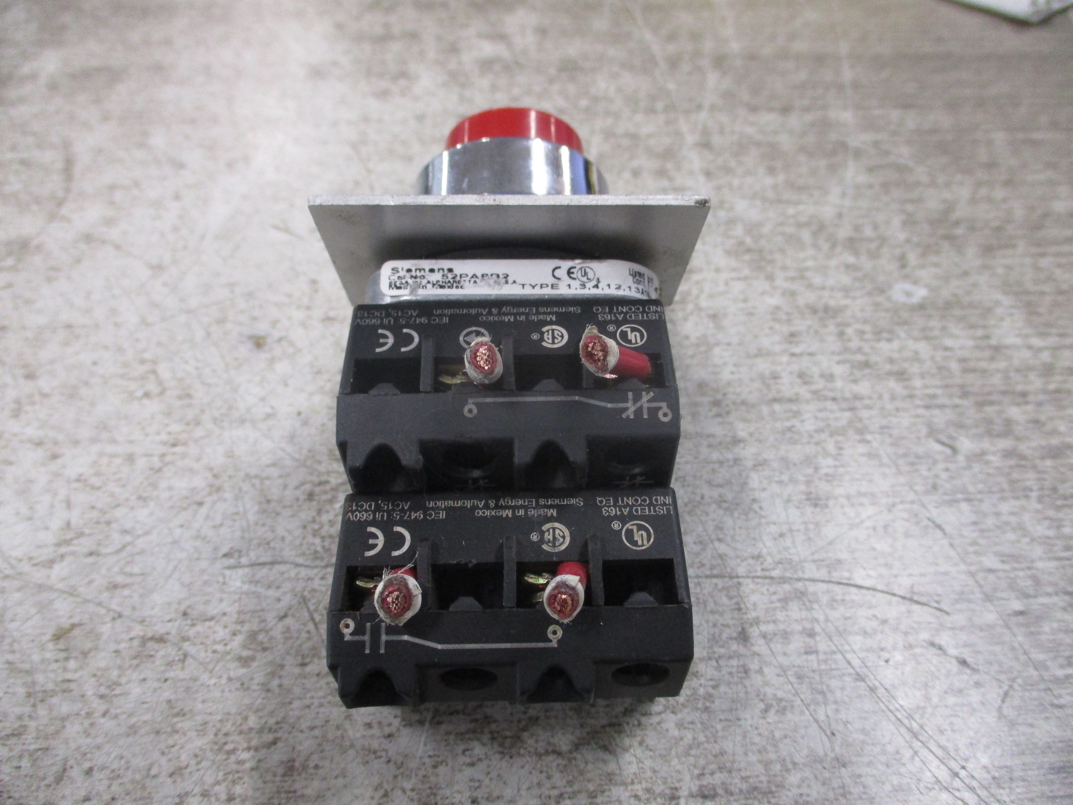 Siemens Pushbutton 52PA8B2 Red Used