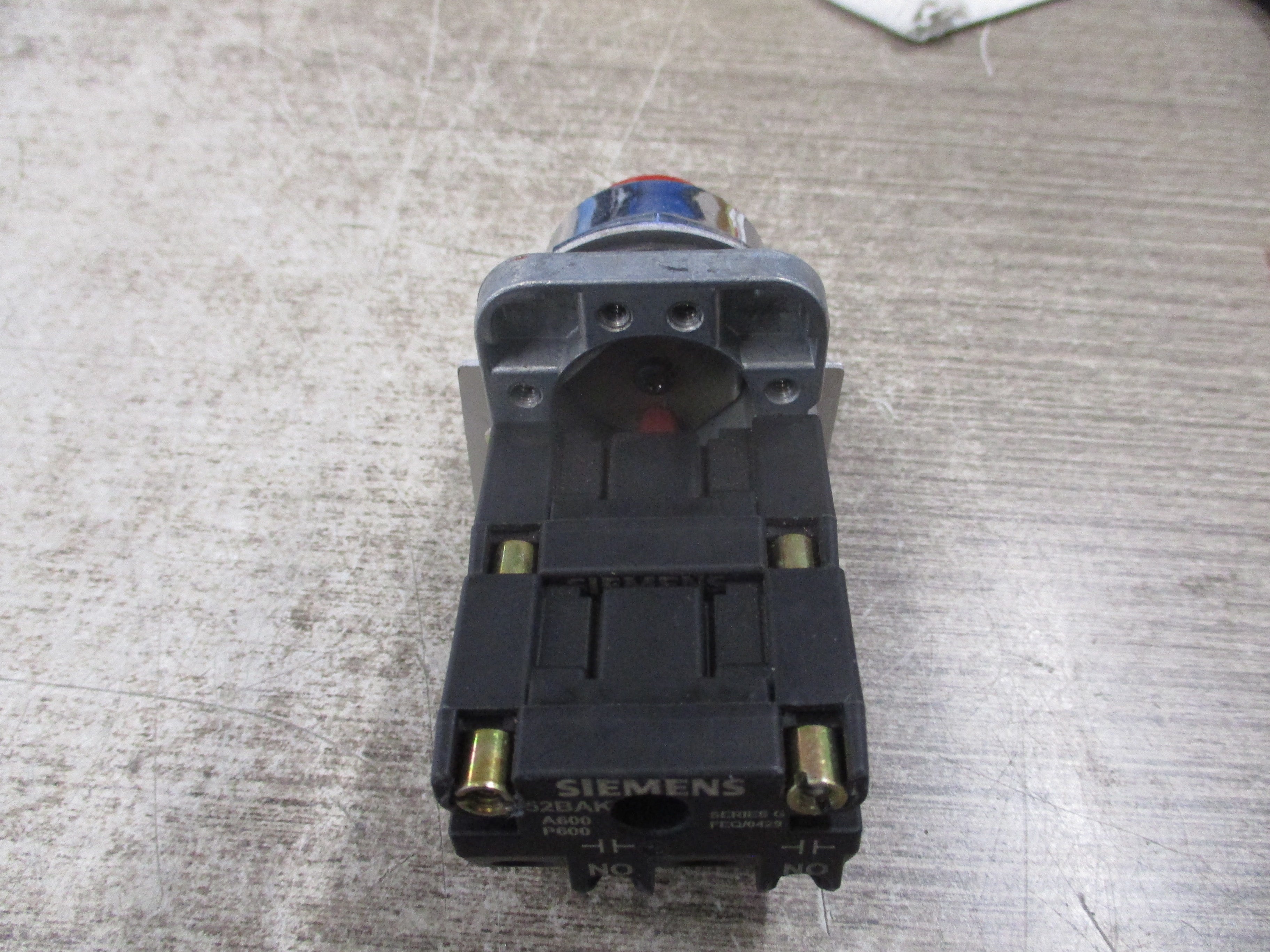 Siemens Pushbutton 52PA8B2 Red Used