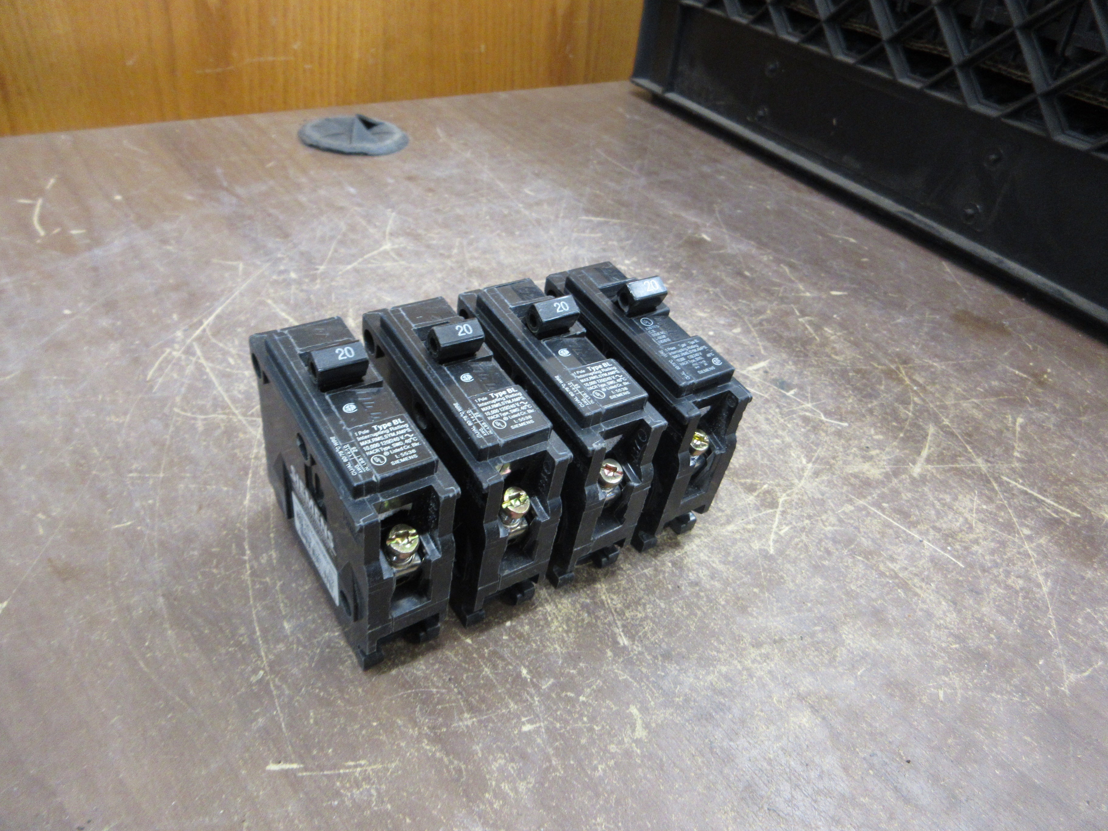 Siemens Type BL Circuit Breaker B120 120/240V 20A 1P *Lot of 4* Used