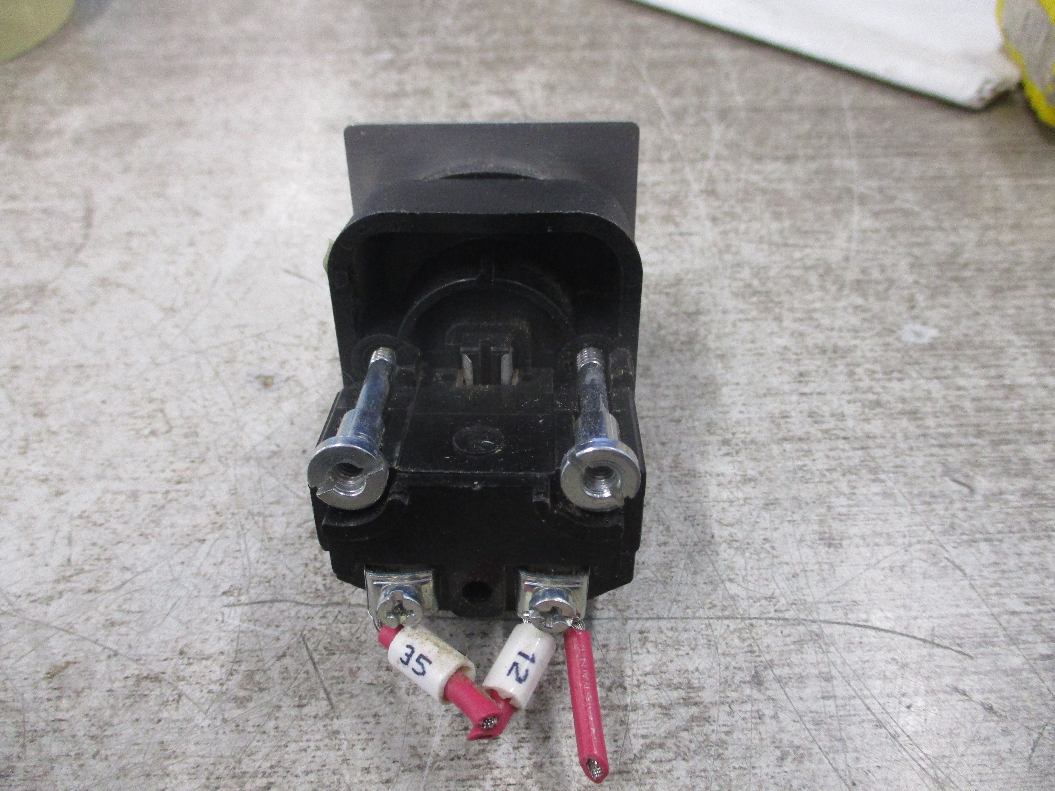 Allen-Bradley Indicator Light 800H-PR16 Ser. F Green 120V 50/60Hz Used