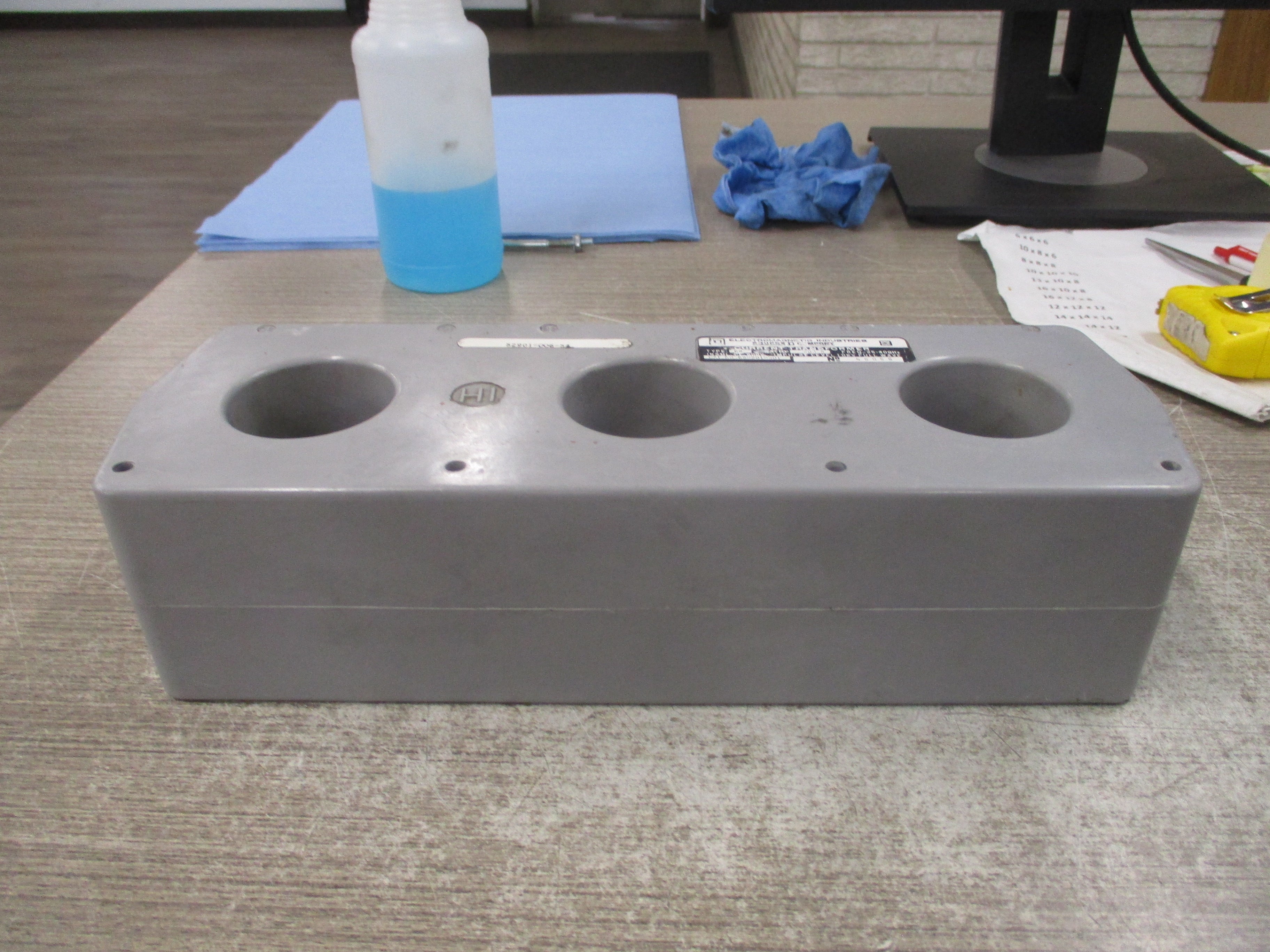 Square D Current Transformer 69-201-001 Ratio 200:5A 600V 25-400Hz Used