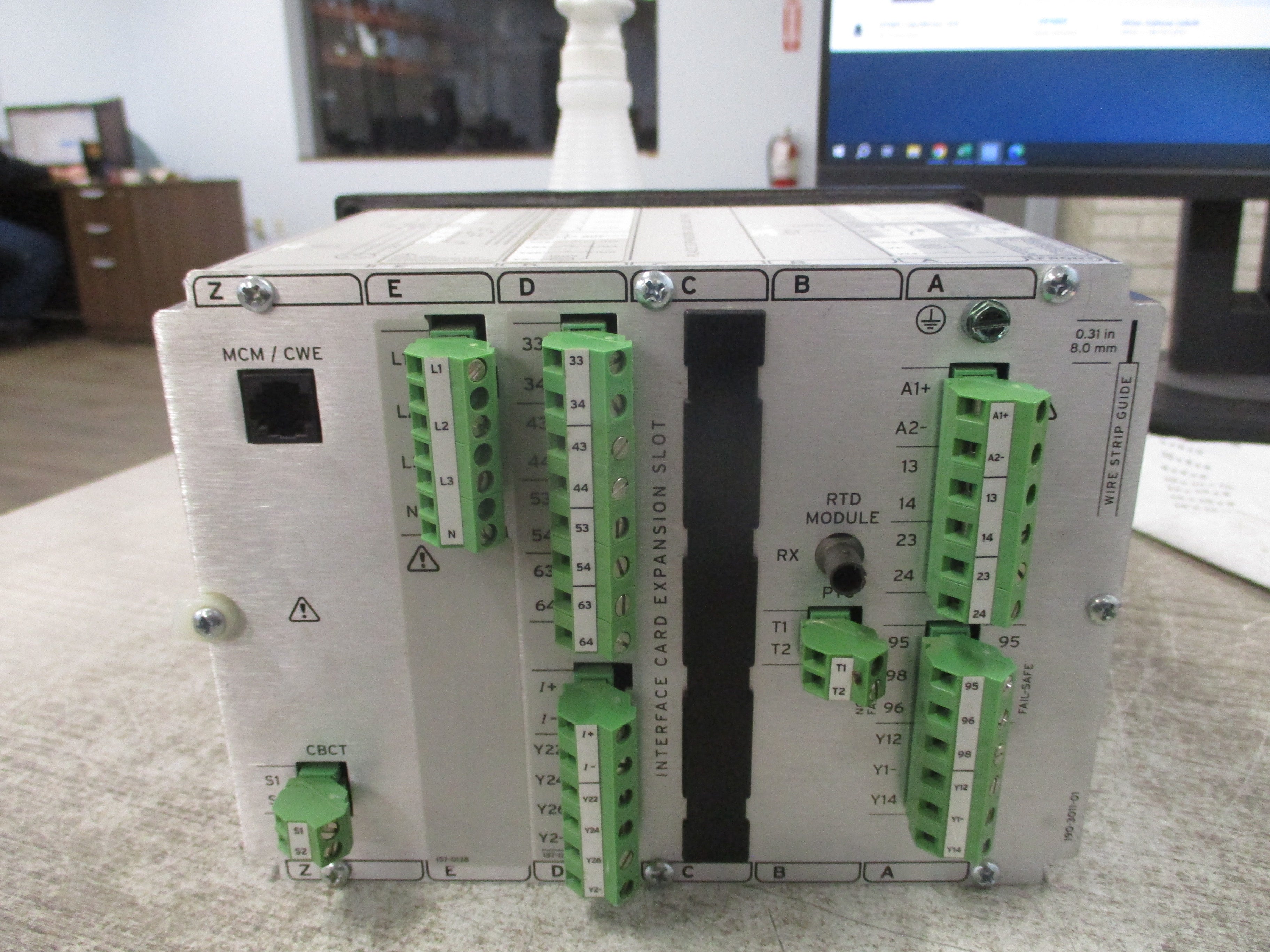 Allen-Bradley Modular Protection System 825-P* Ser. A 110-250VDC 110-240VAC Used