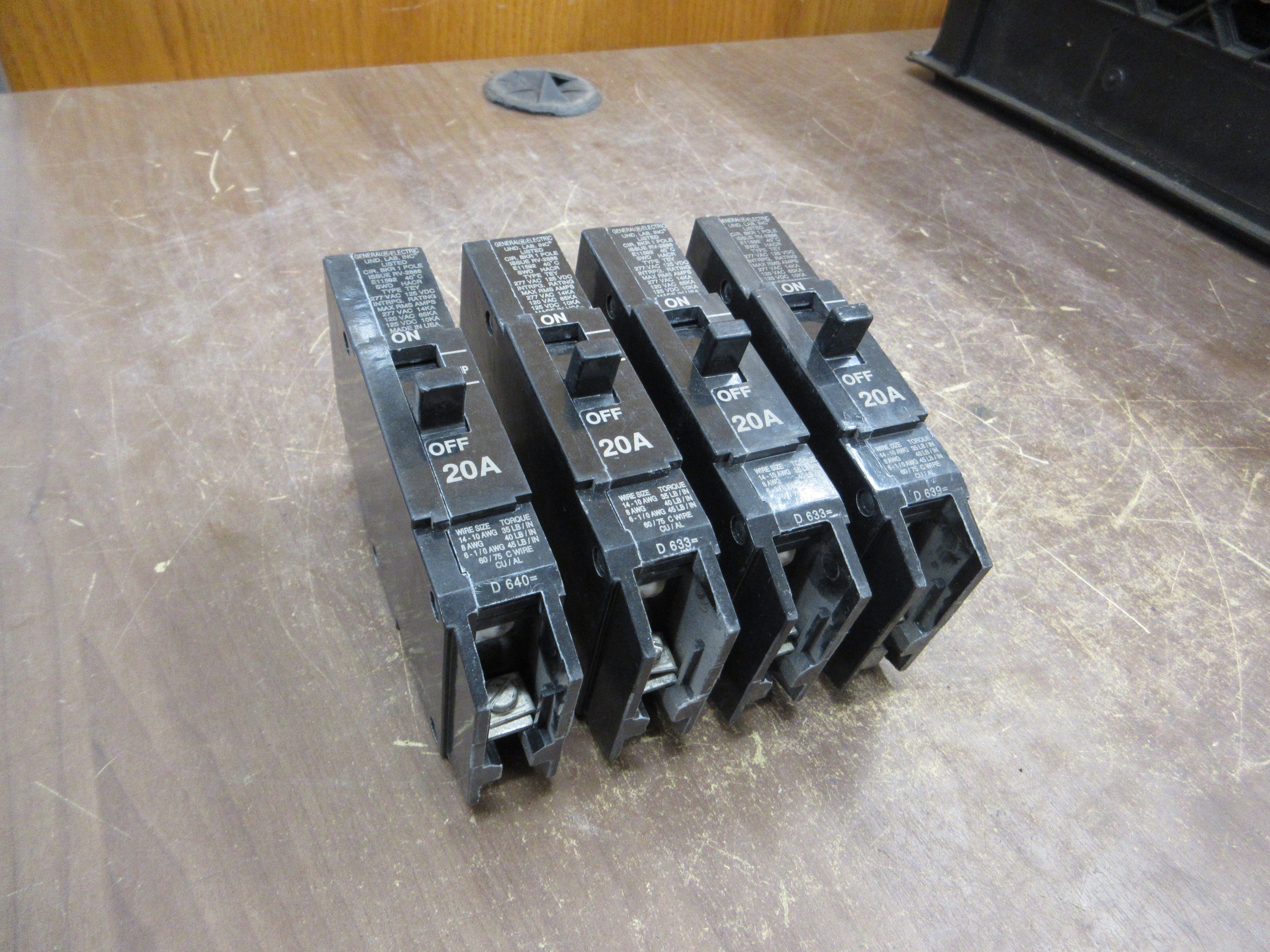 GE Circuit Breaker TEY120 20A 277V 1P *Lot of 4* Used