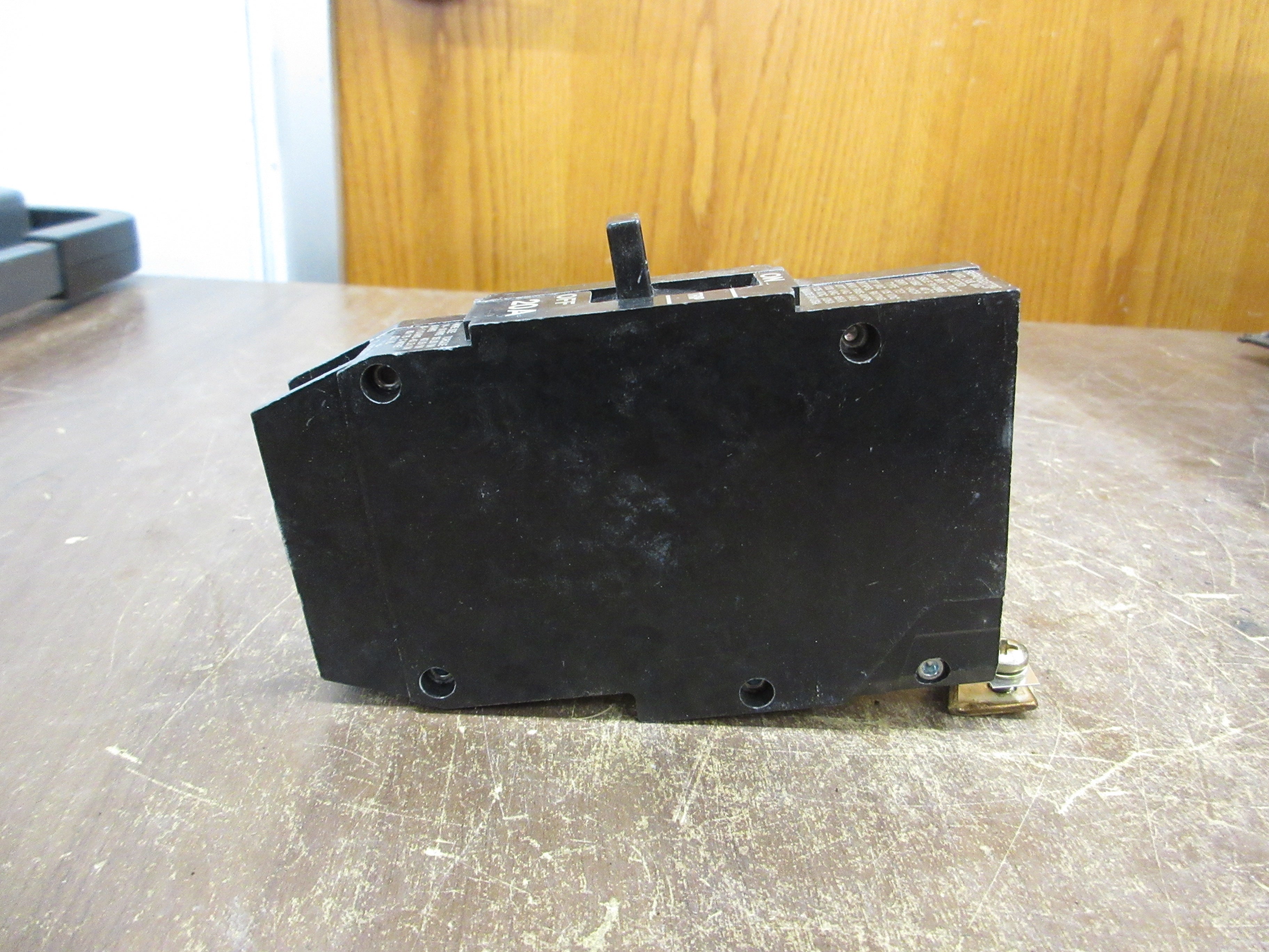 GE Circuit Breaker TEY120 20A 277V 1P *Lot of 4* Used