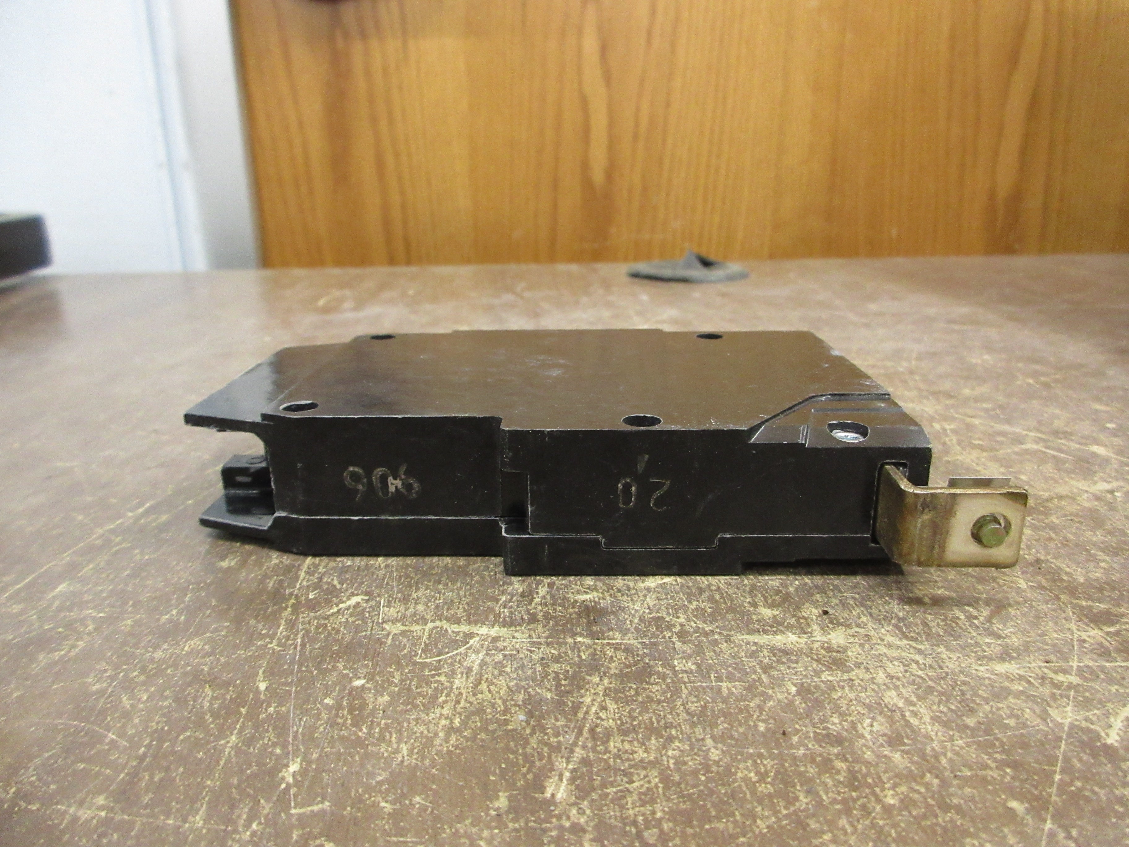 GE Circuit Breaker TEY120 20A 277V 1P *Lot of 4* Used