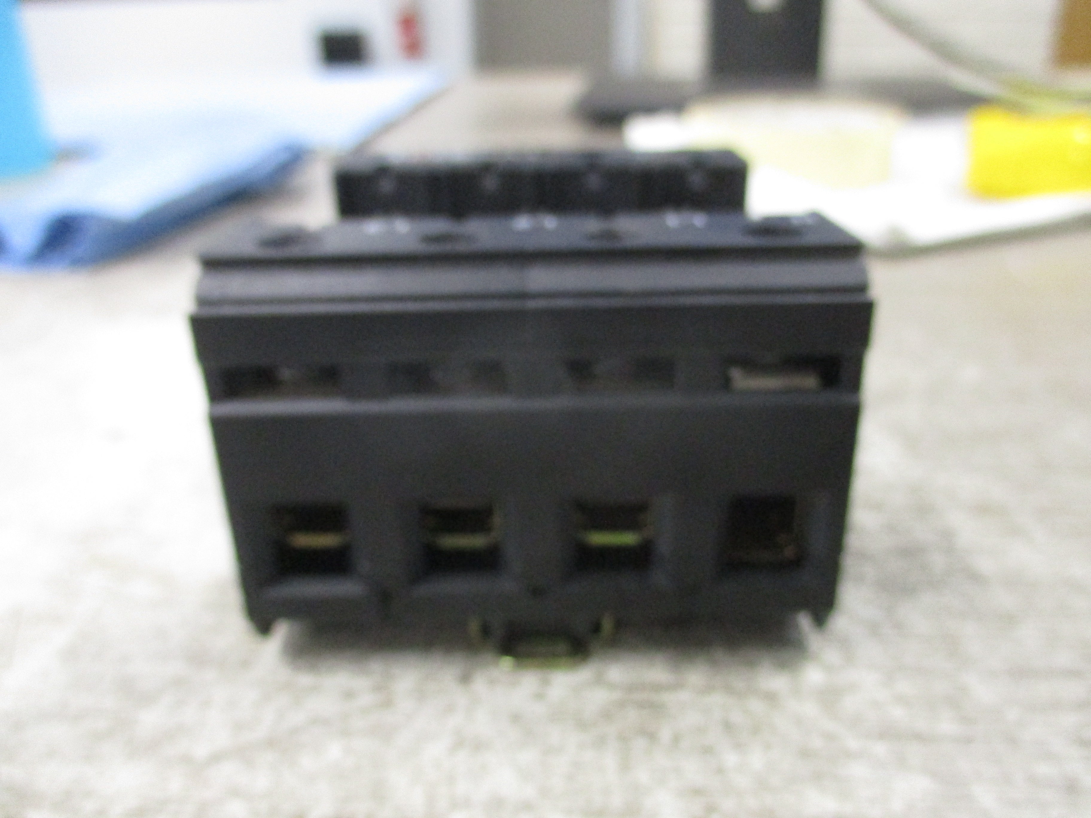 Phoenix Contact Surge Arrester Base VAL-MS 320/3+1/FM-UD