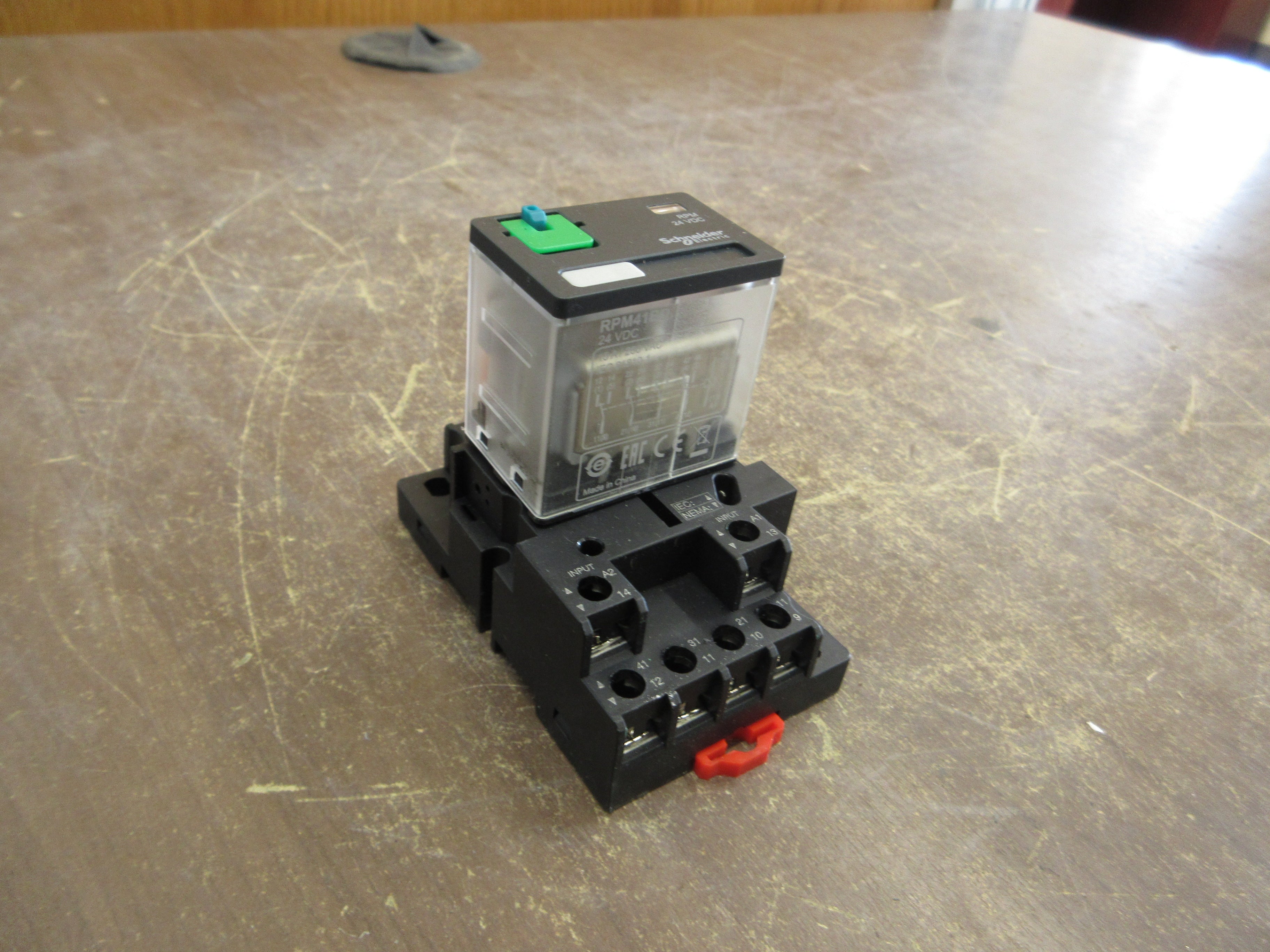 Schneider Electric Relay RPM41BD 24VDC Coil w/ Base Used