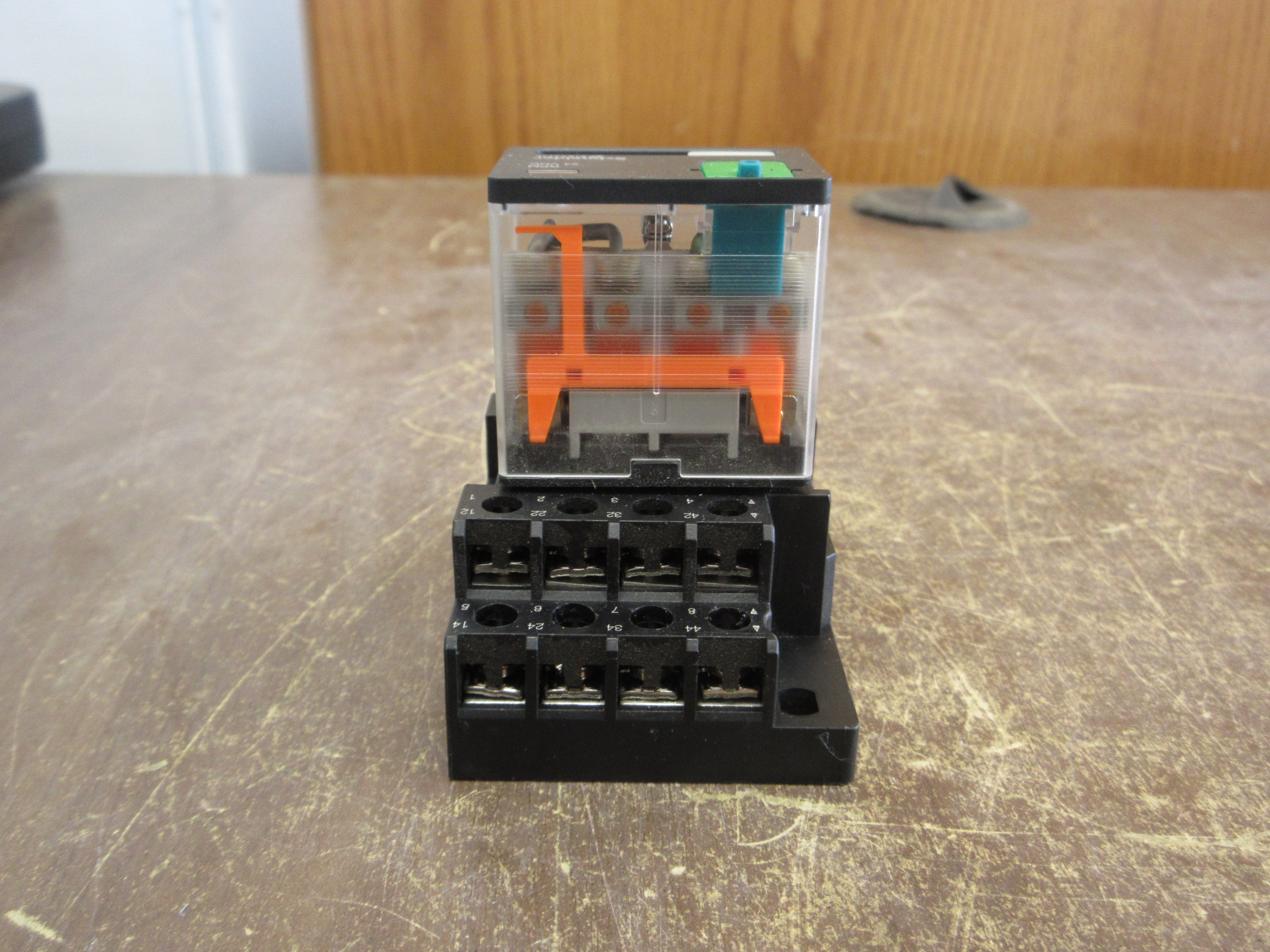 Schneider Electric Relay RPM41BD 24VDC Coil w/ Base Used