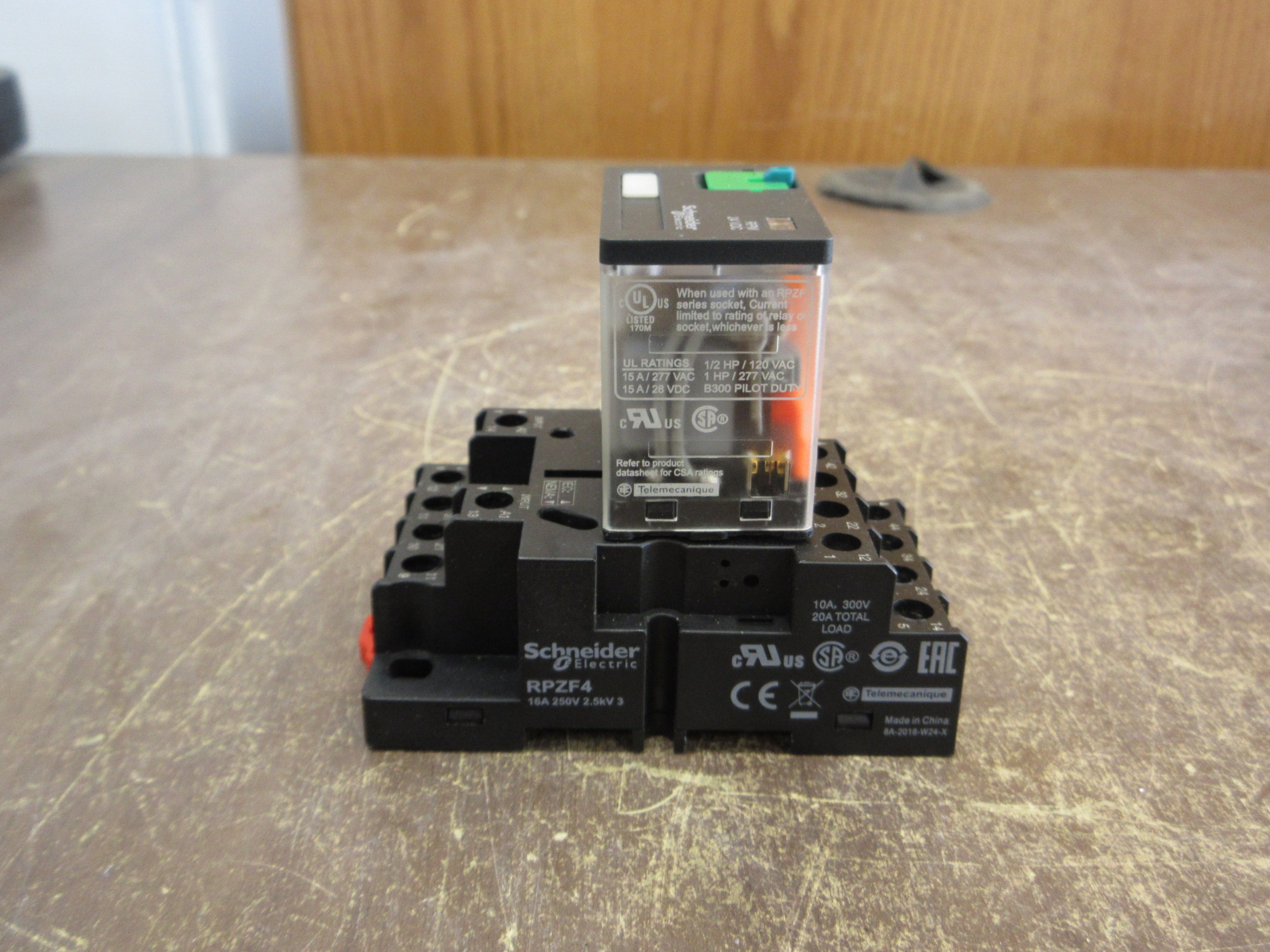 Schneider Electric Relay RPM41BD 24VDC Coil w/ Base Used